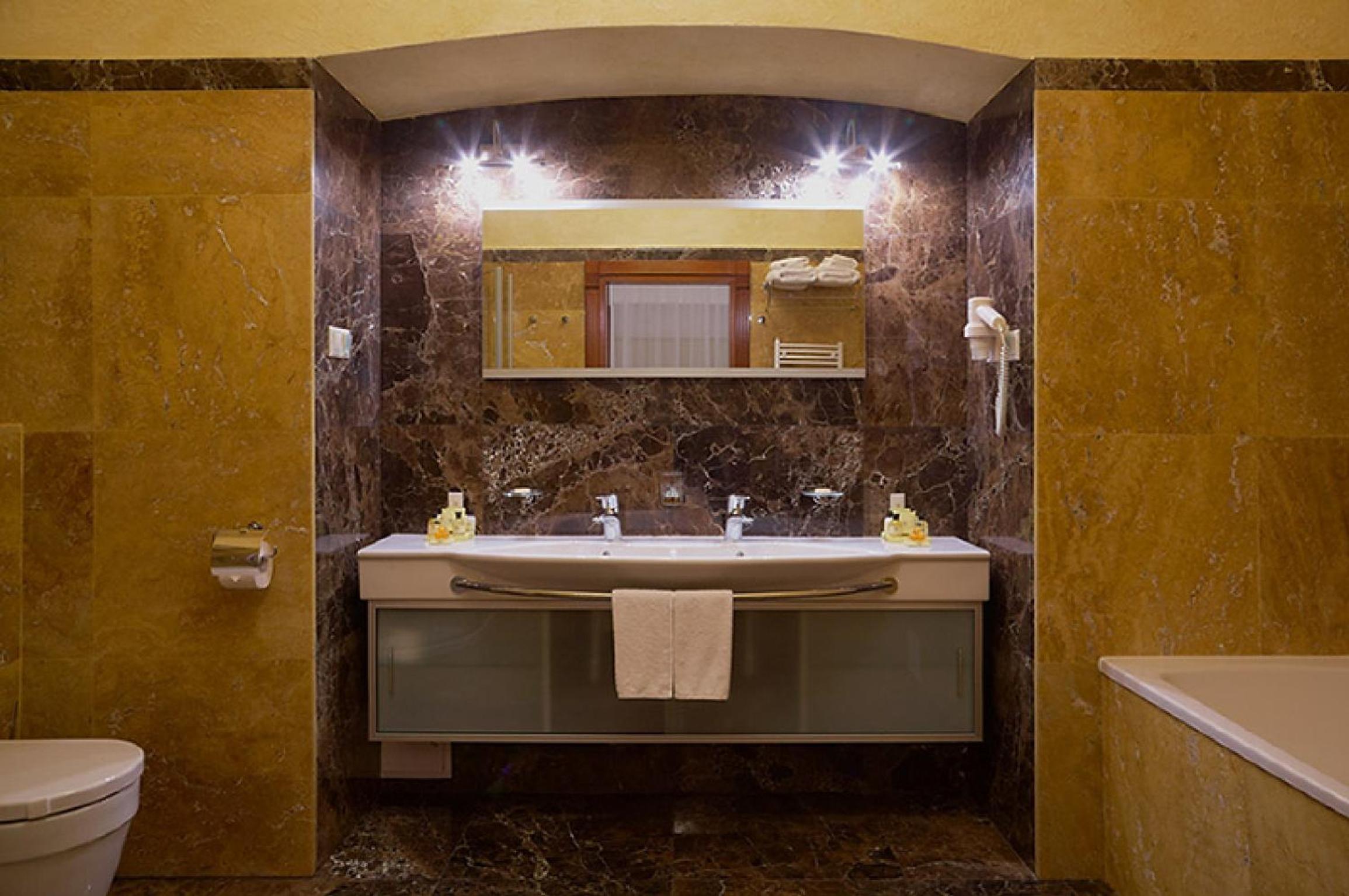 Suite - Photo 7