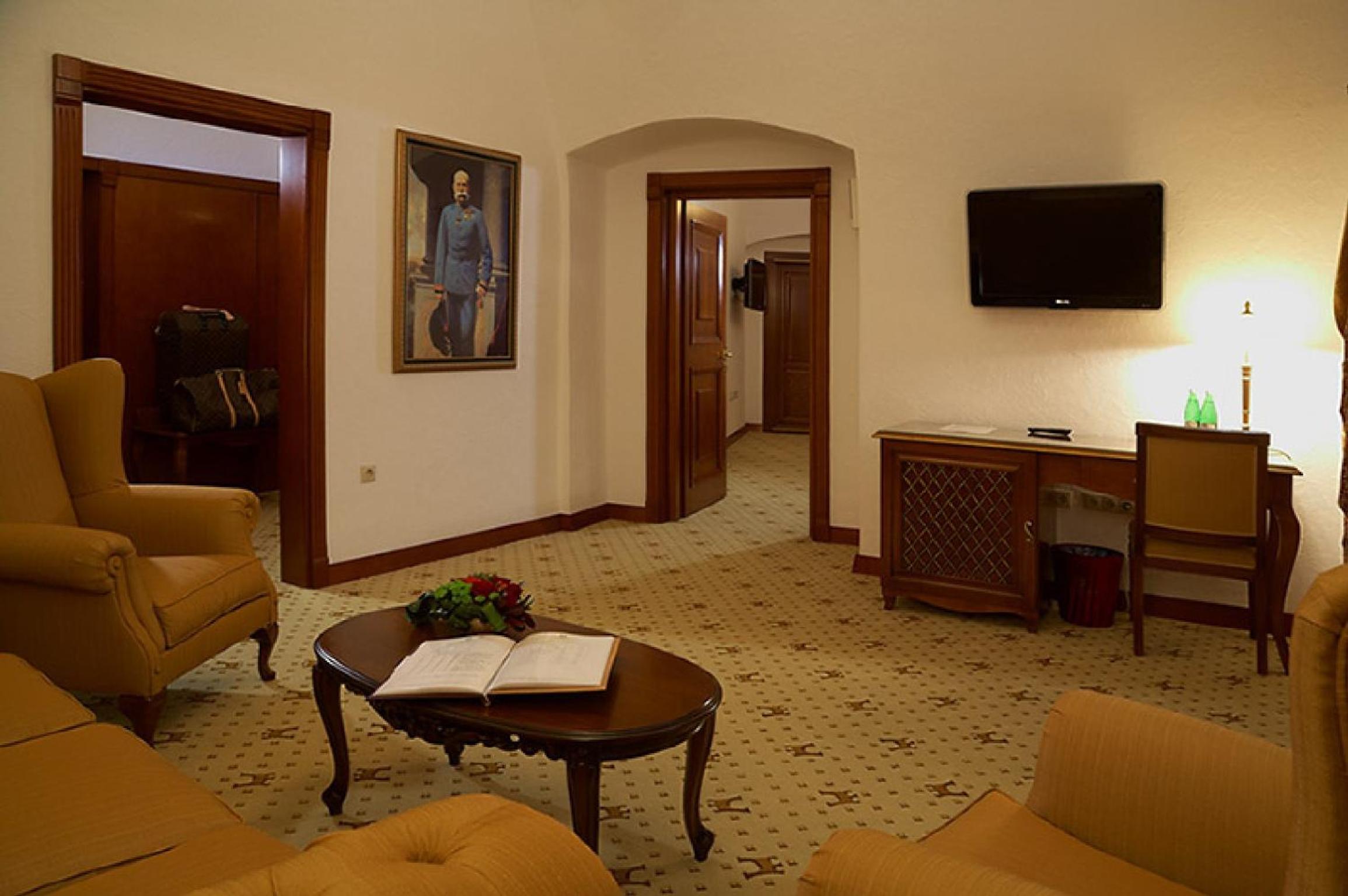 Suite - Photo 10