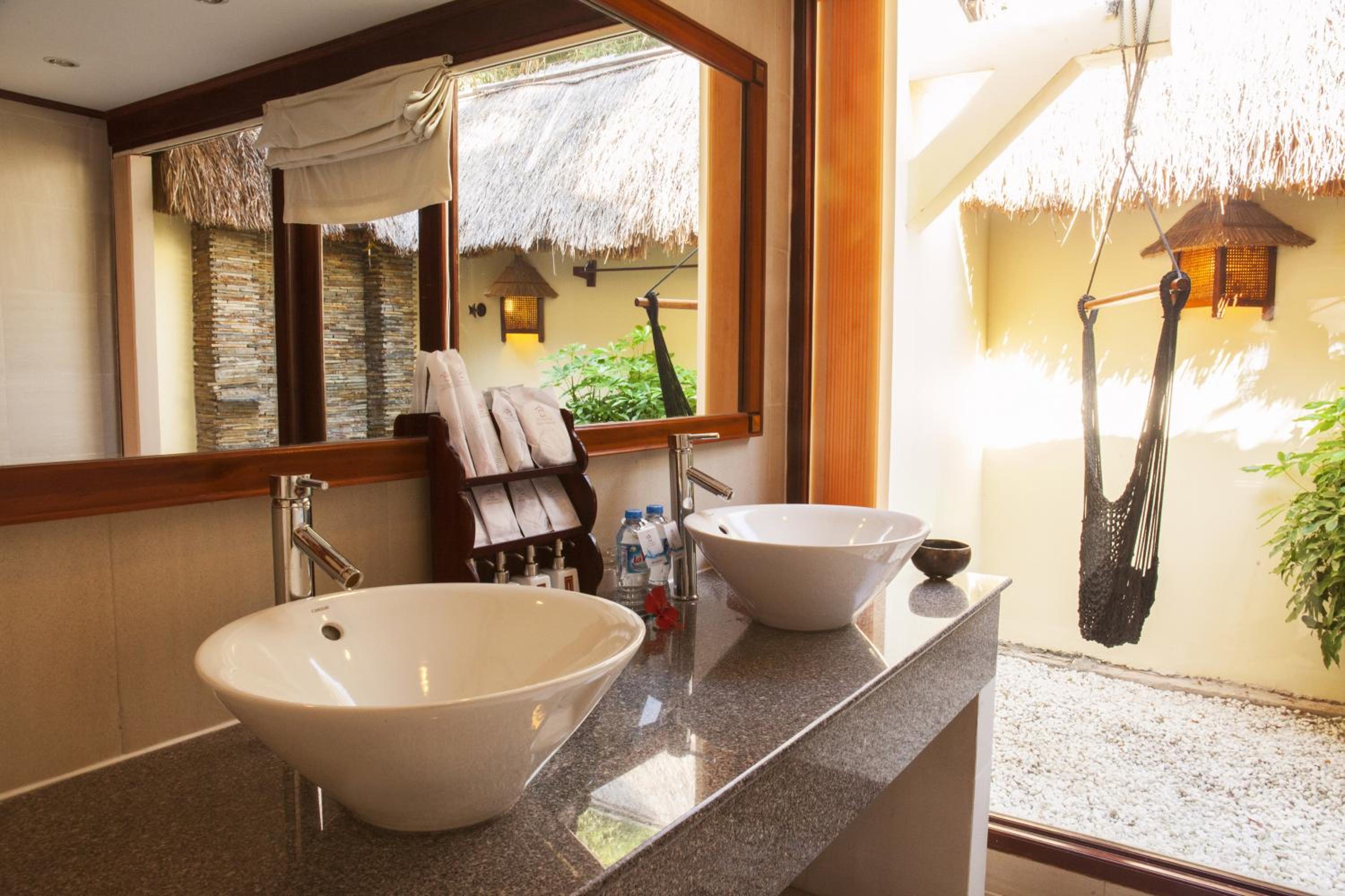 Bungalow with Garden View - Photo 2