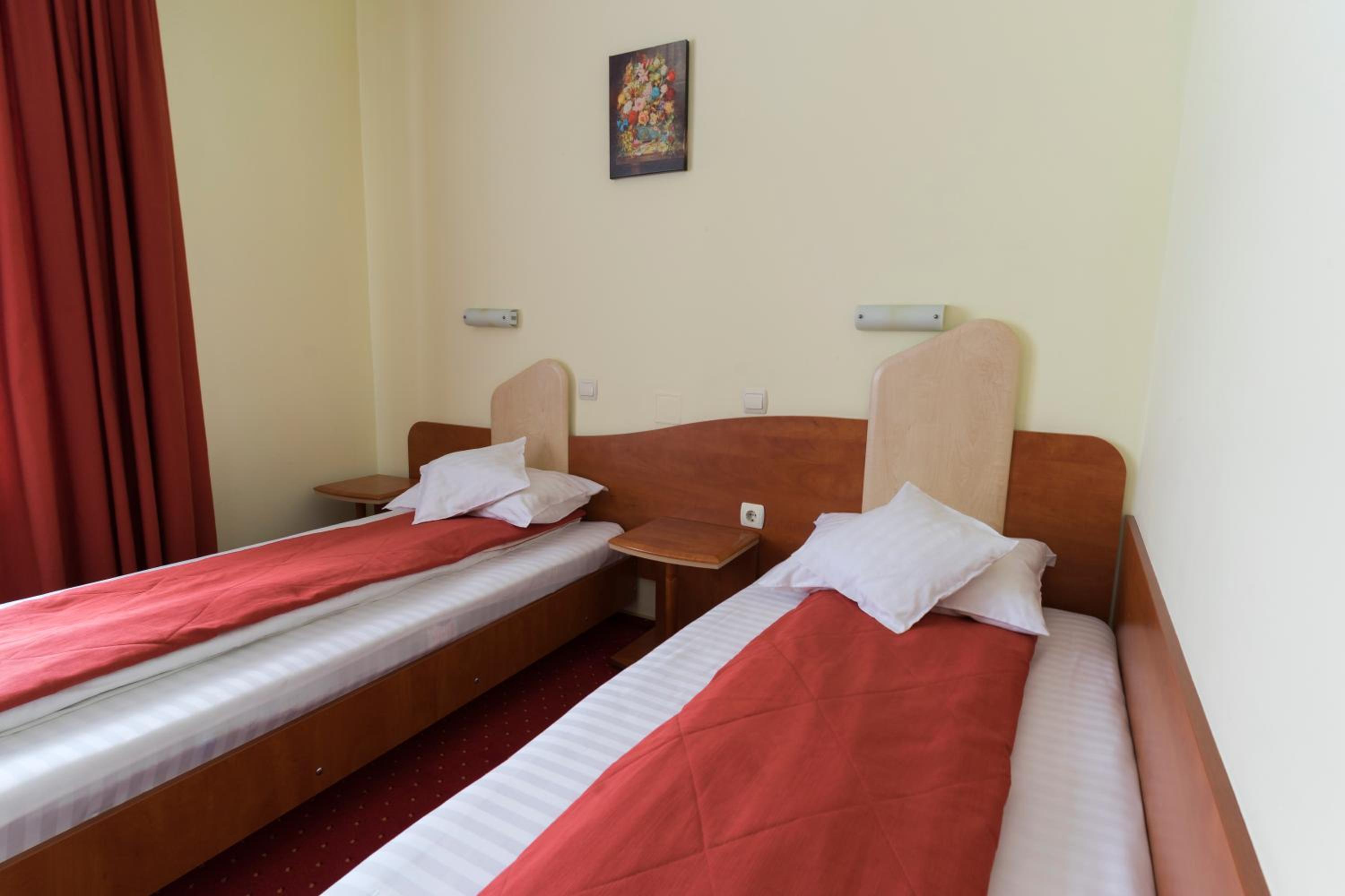 Twin Room - Photo 2