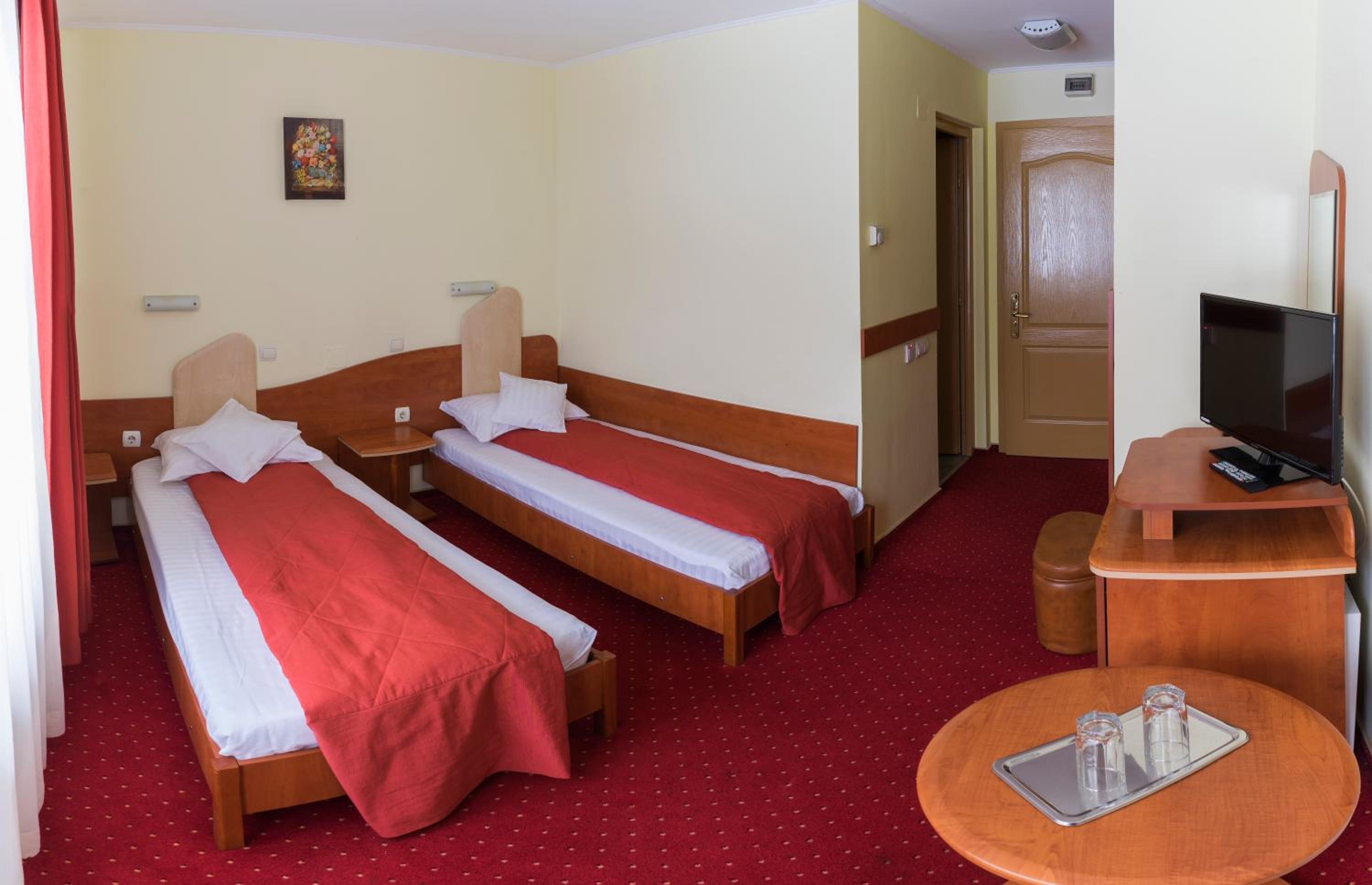Twin Room - Photo 1