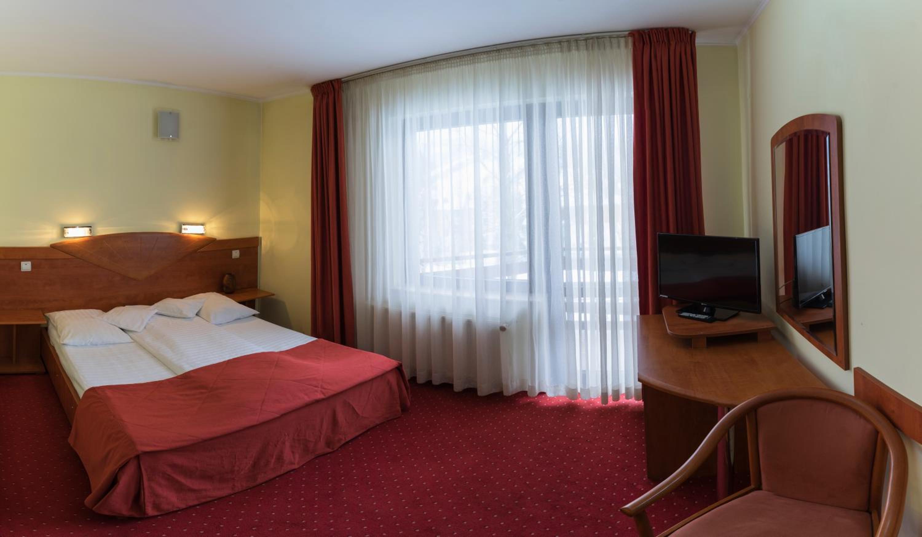 Double Room with Balcony - Photo 2