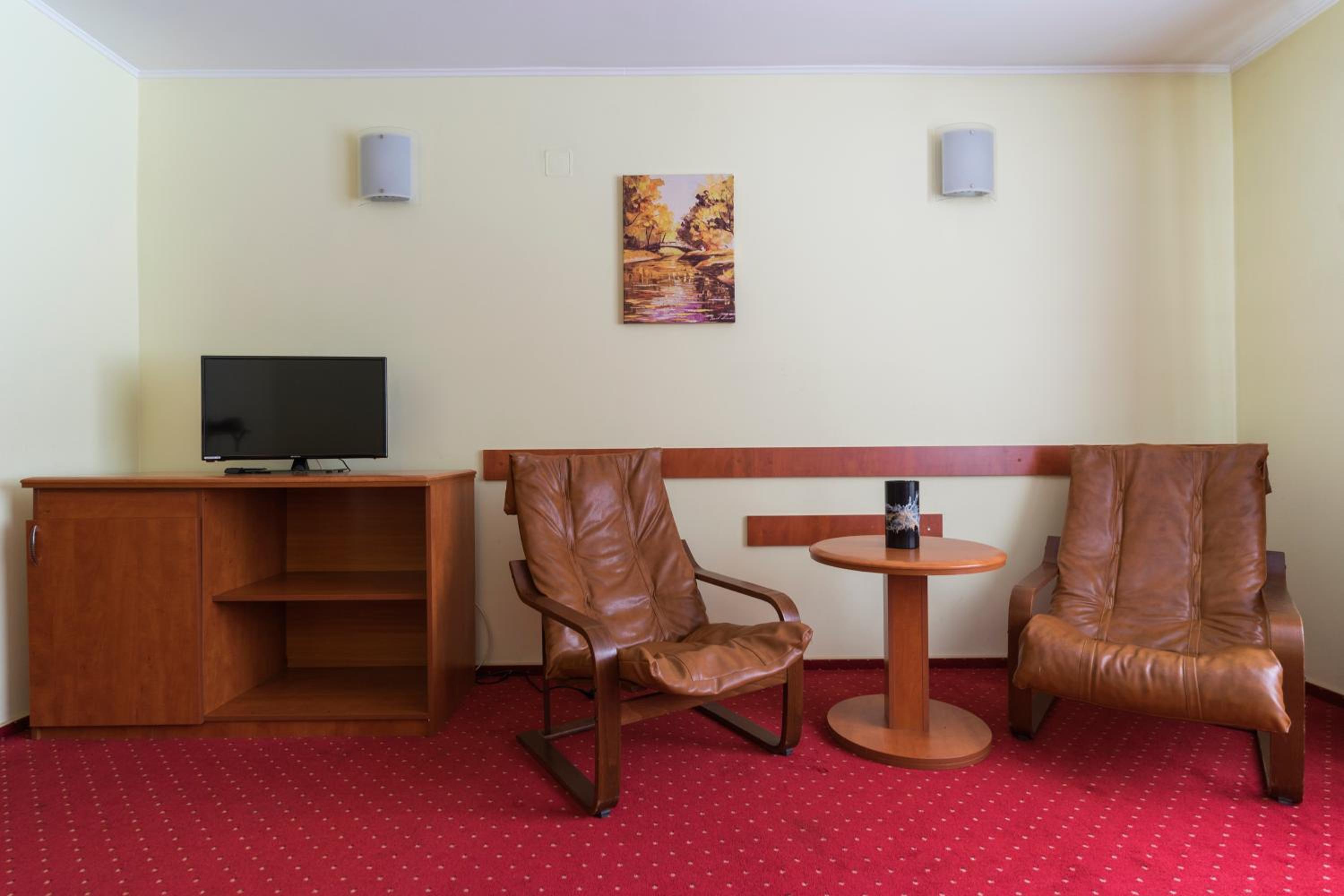 One-Bedroom Apartment - Photo 13