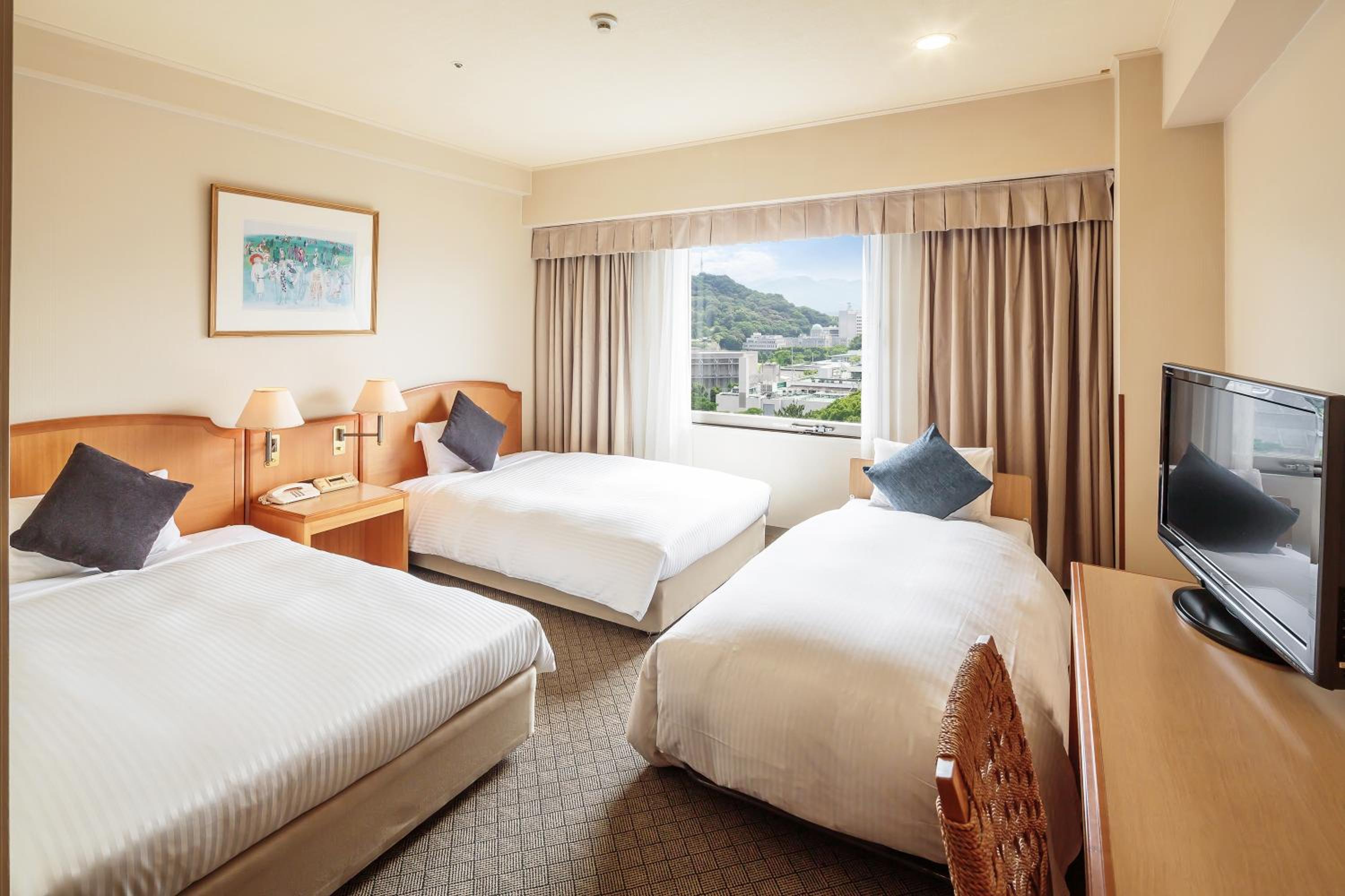 Superior Twin Room with Castle View - Smoking - Photo 4