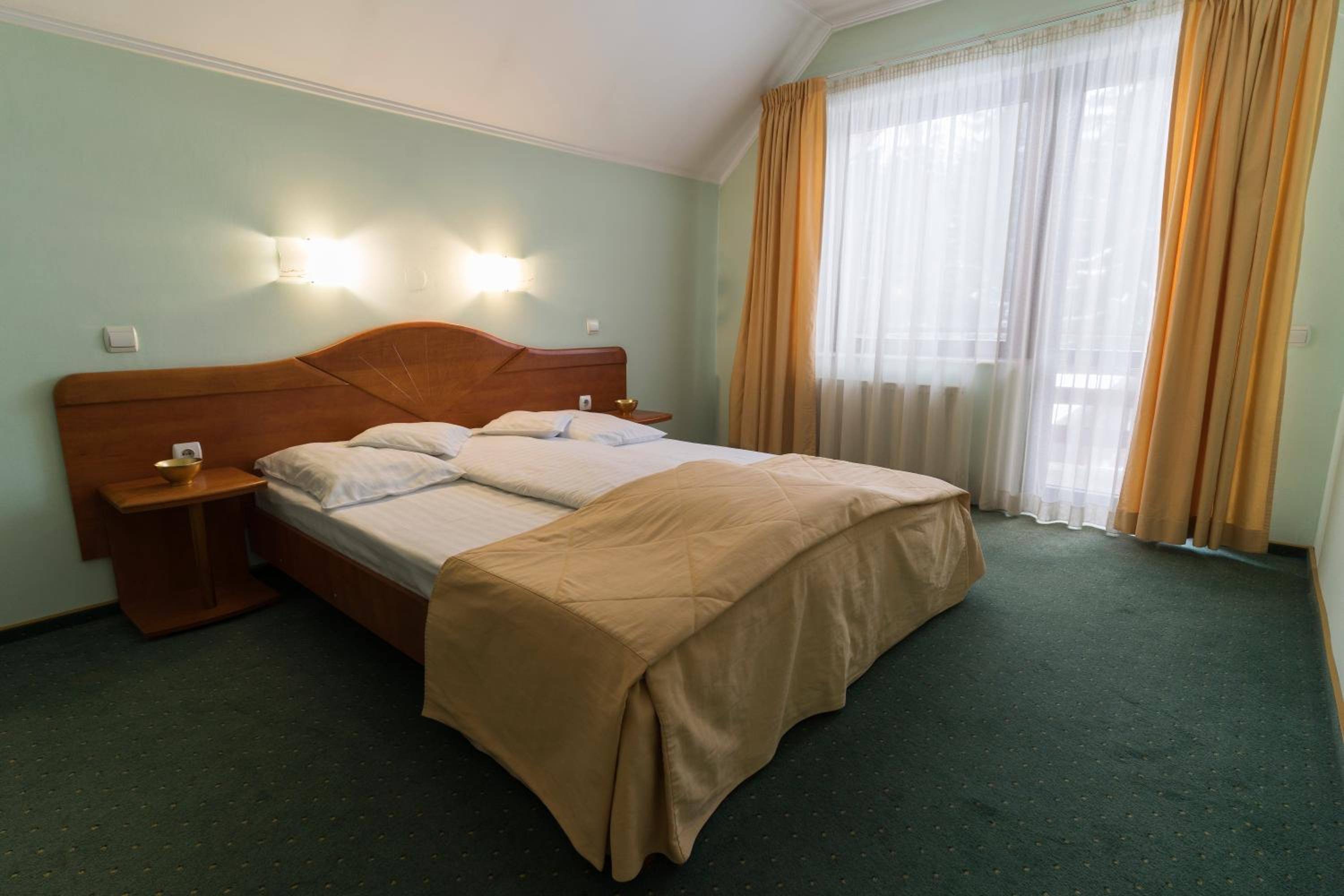 One-Bedroom Apartment - Photo 9