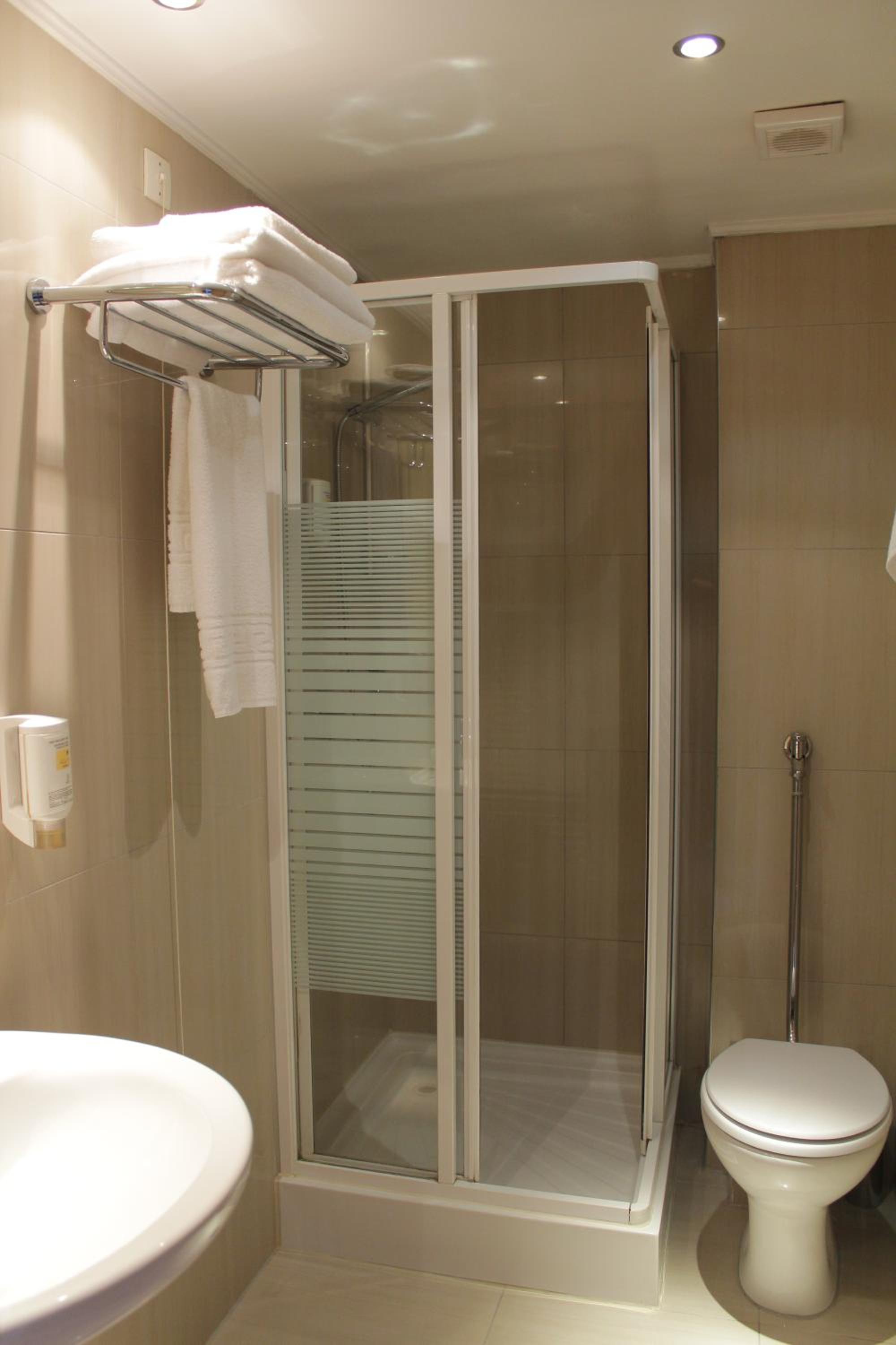 Standard Double Room - Photo 2