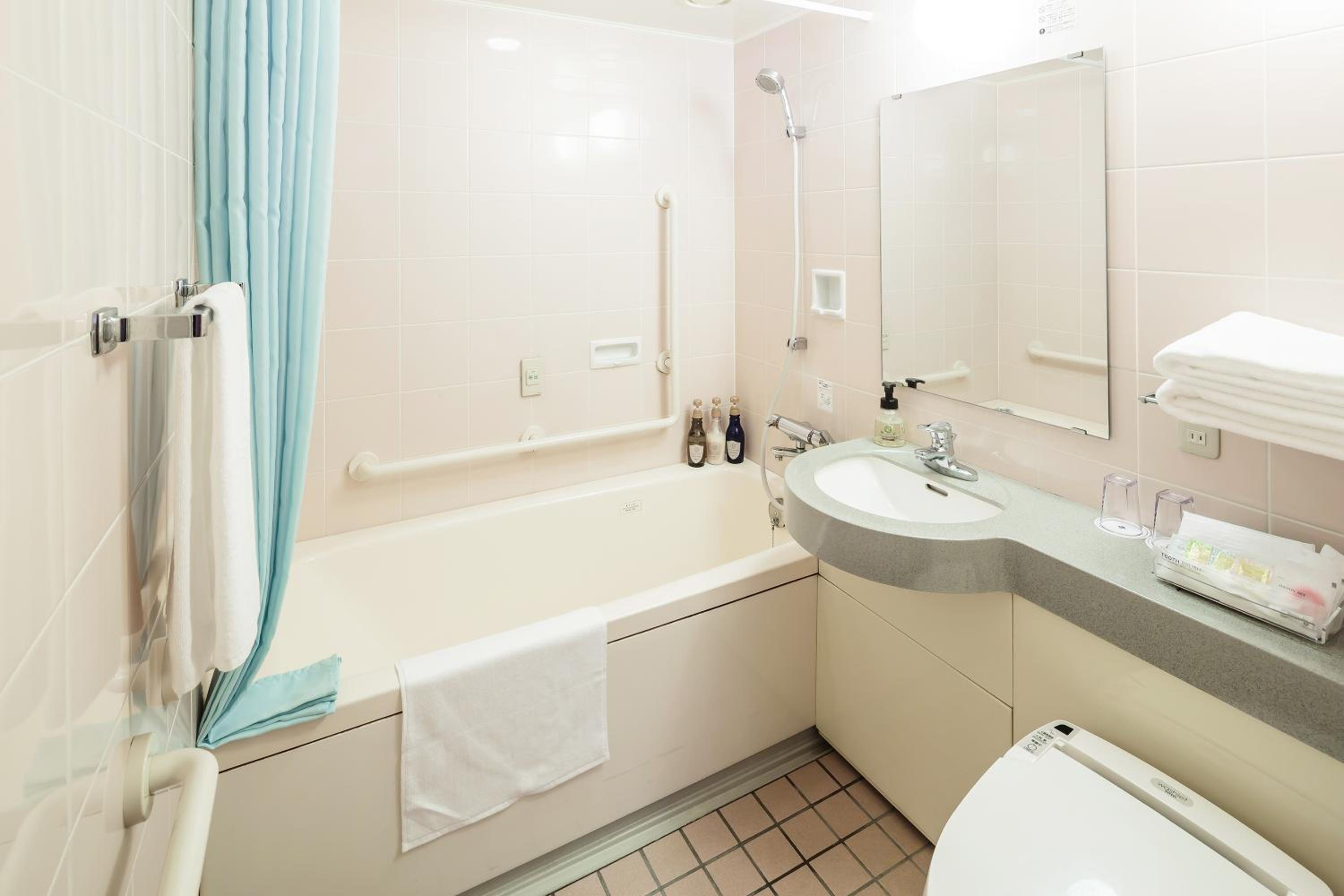 Standard Room with Disability Access  - Non-Smoking  - Photo 4