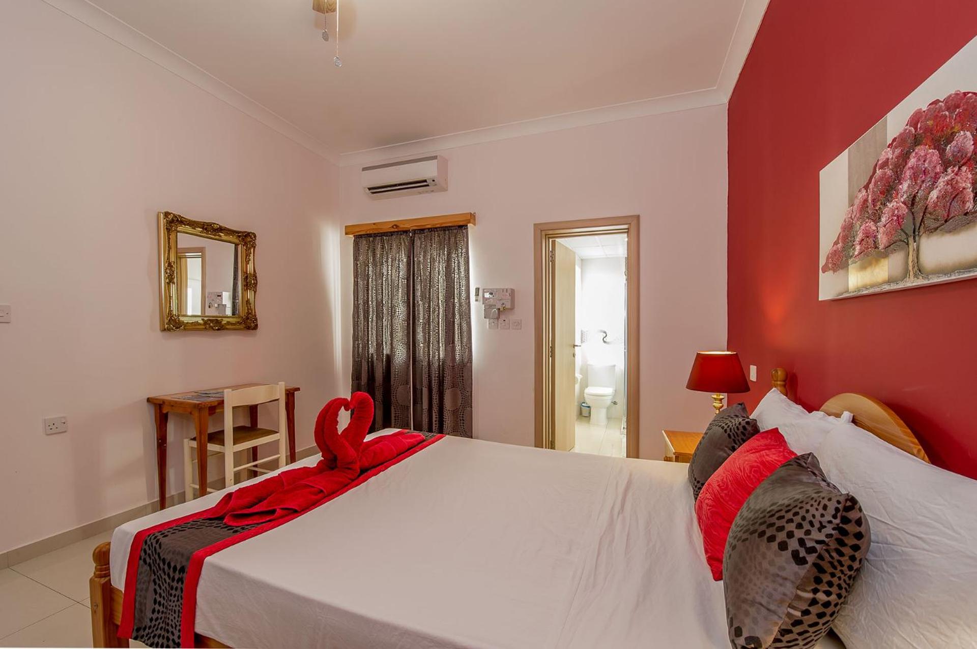 Double or Twin Room - Photo 6