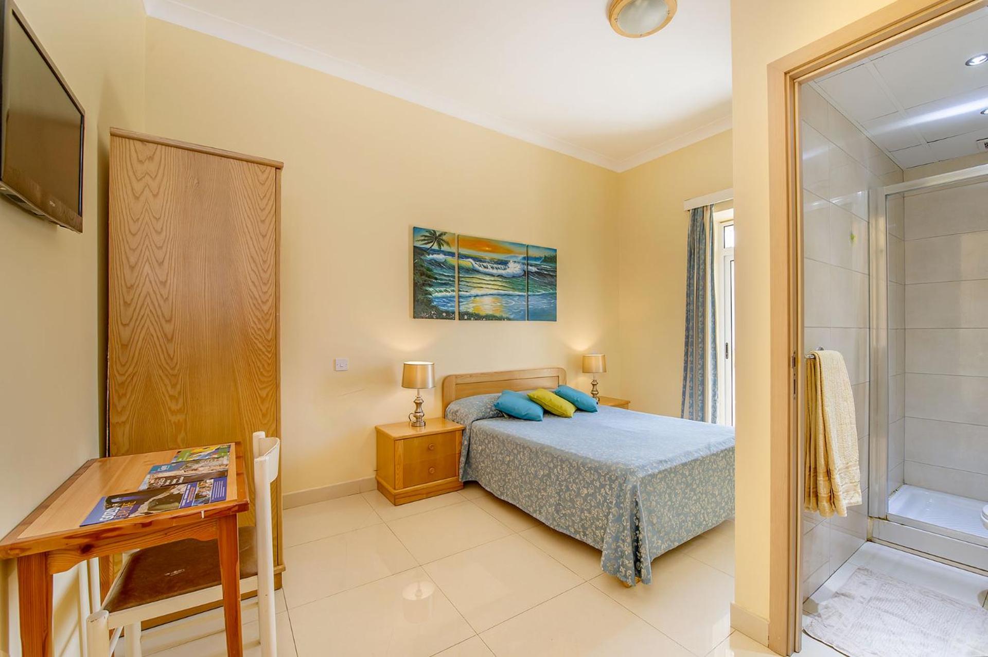 Double or Twin Room - Photo 4
