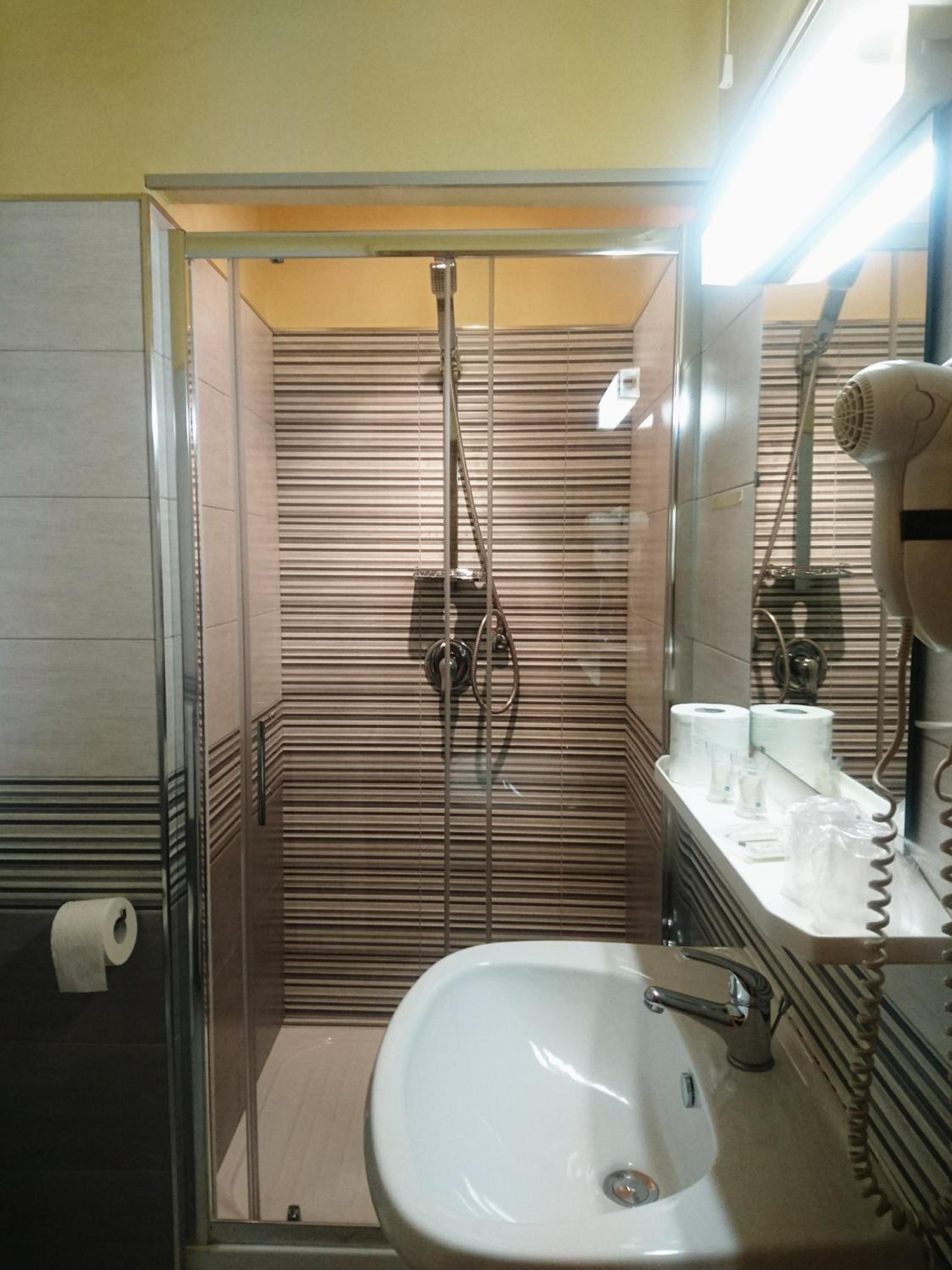 Quadruple Room - Photo 2