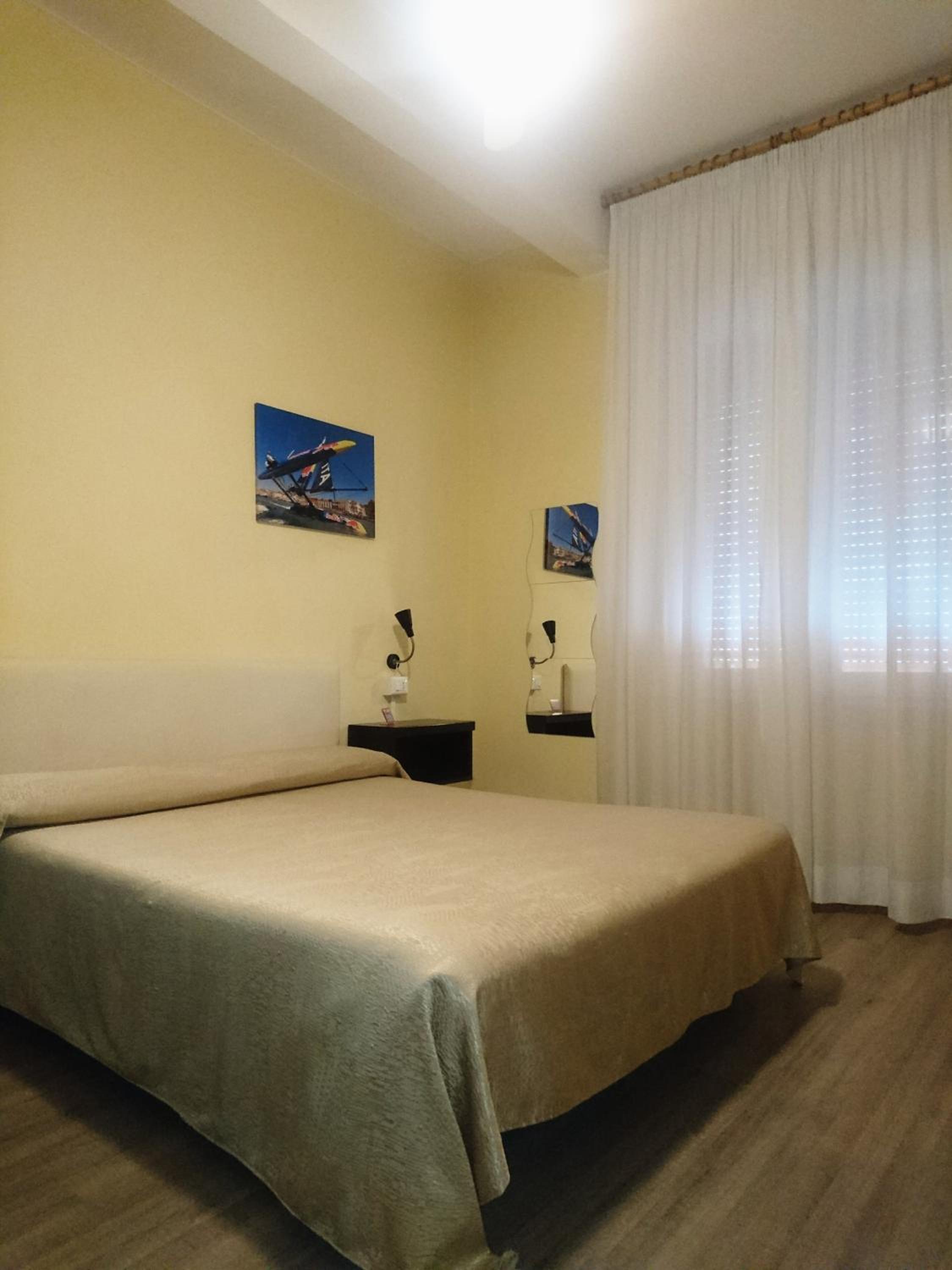 Double or Twin Room - Photo 2