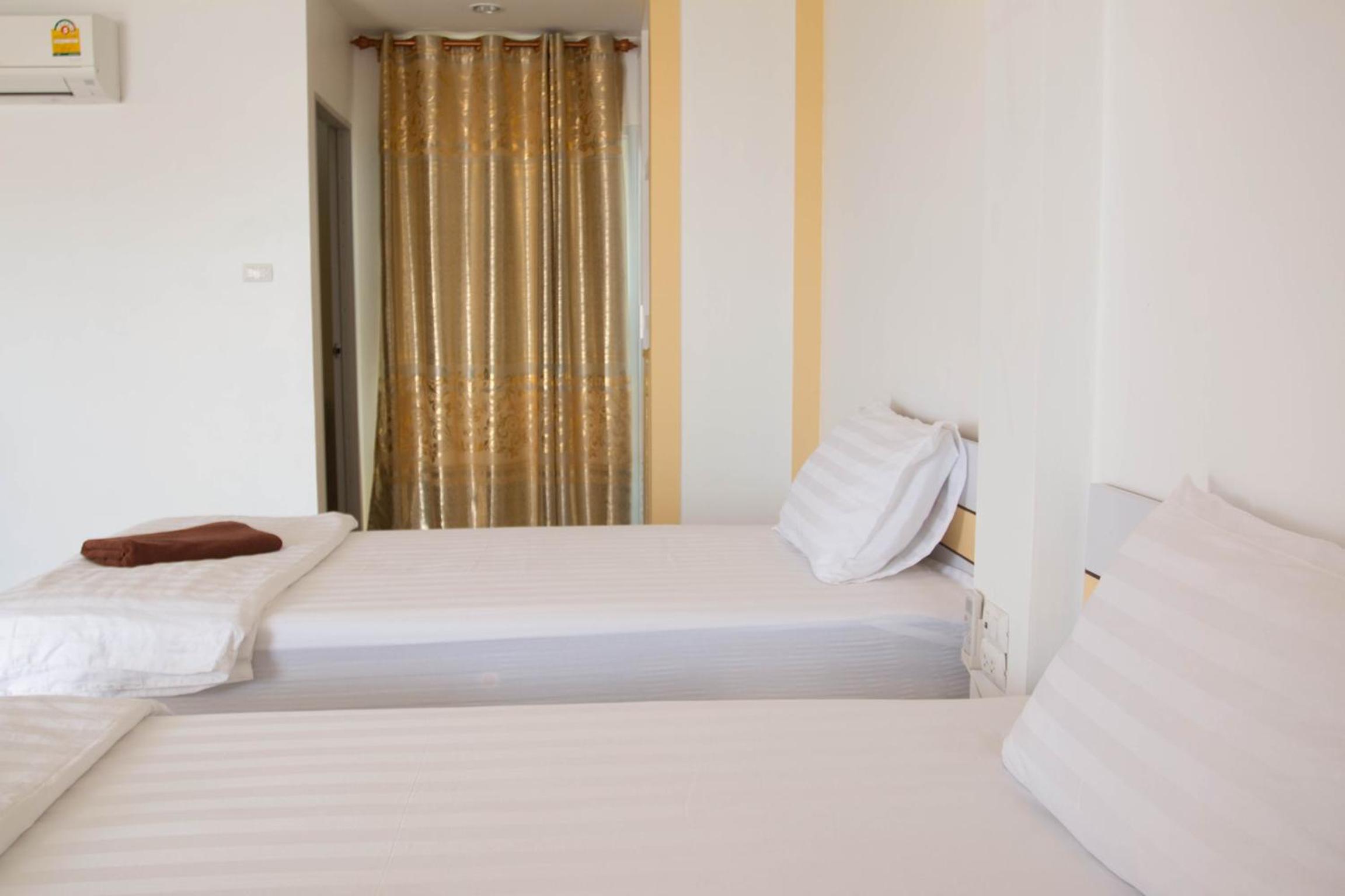 Standard Twin Room - Photo 6