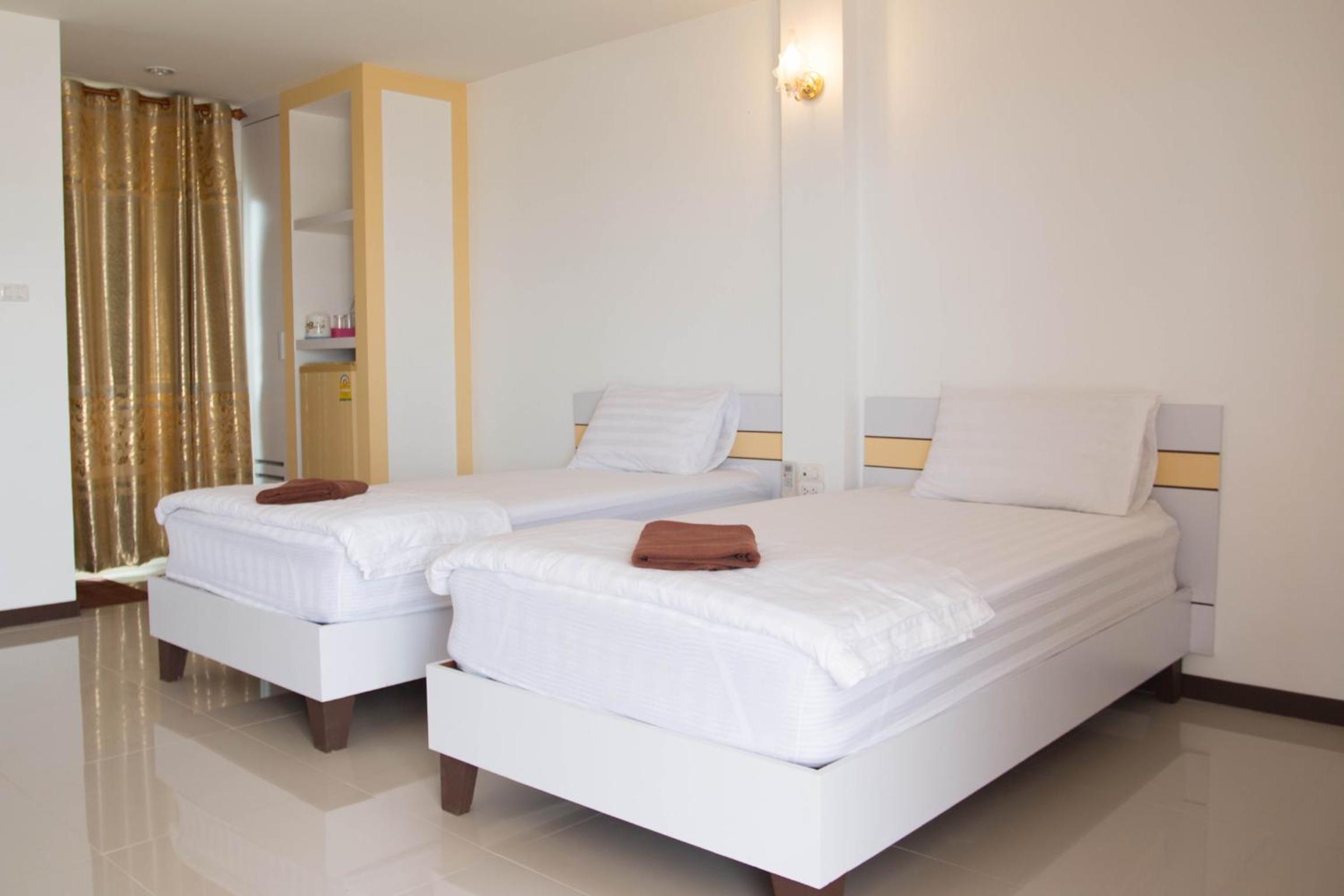 Standard Twin Room - Photo 4
