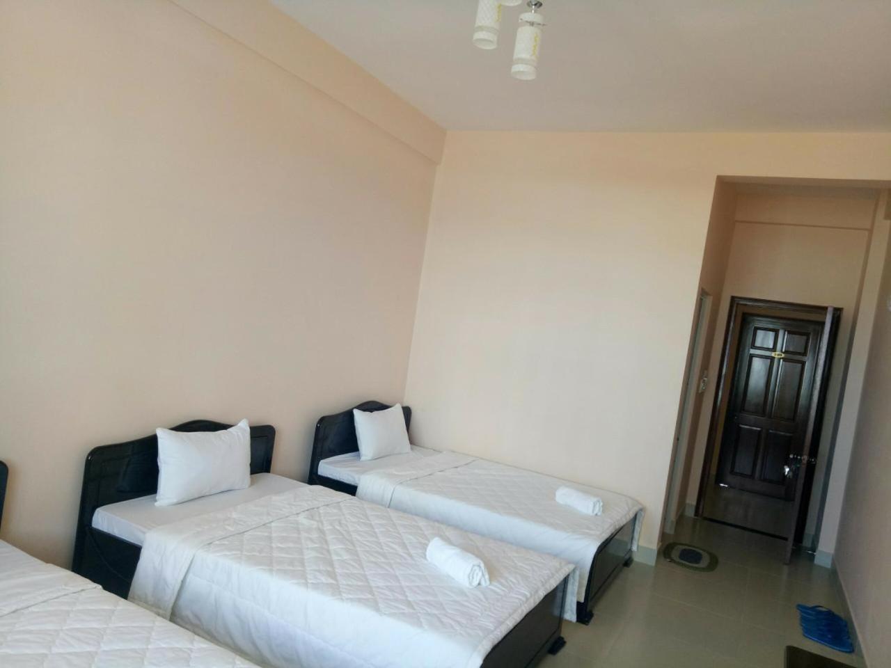 Economy Triple Room photo 3