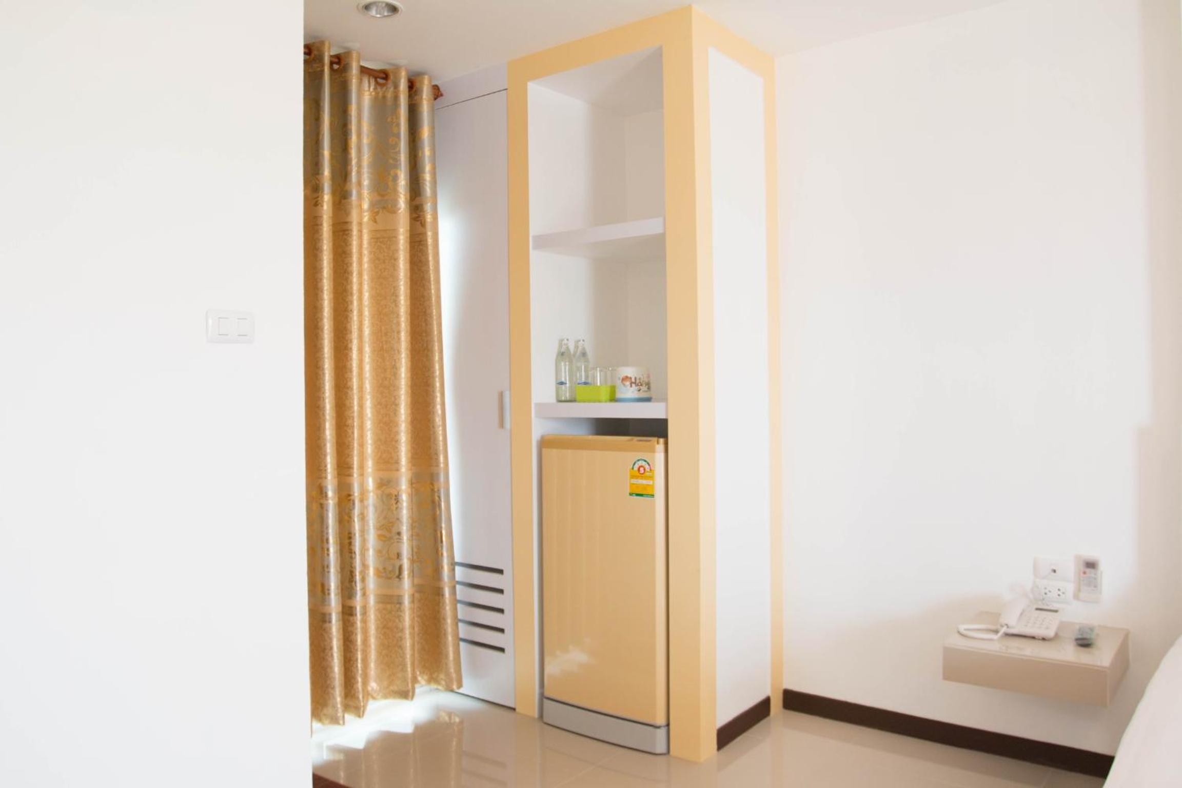 Standard Twin Room - Photo 8