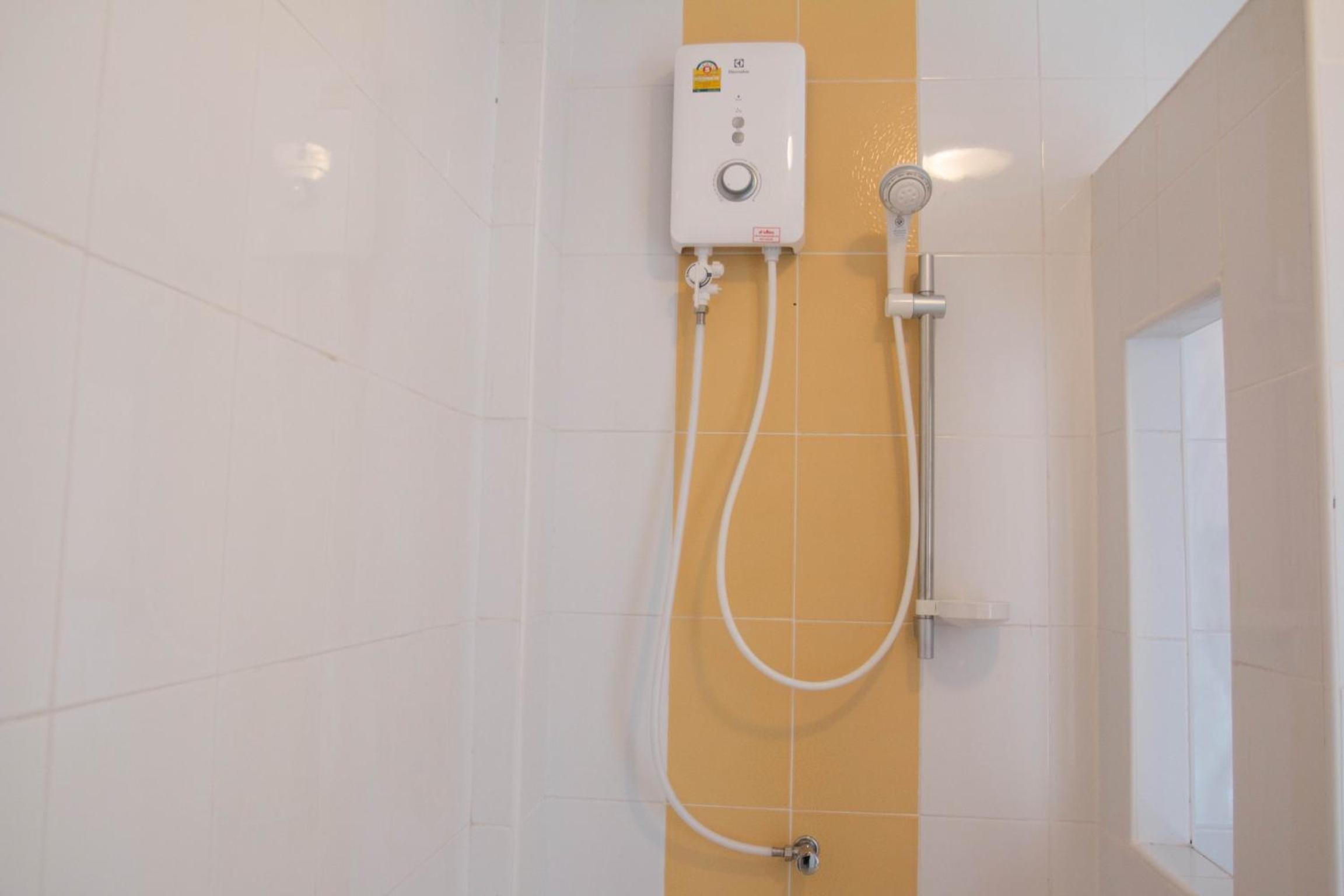 Standard Twin Room - Photo 7