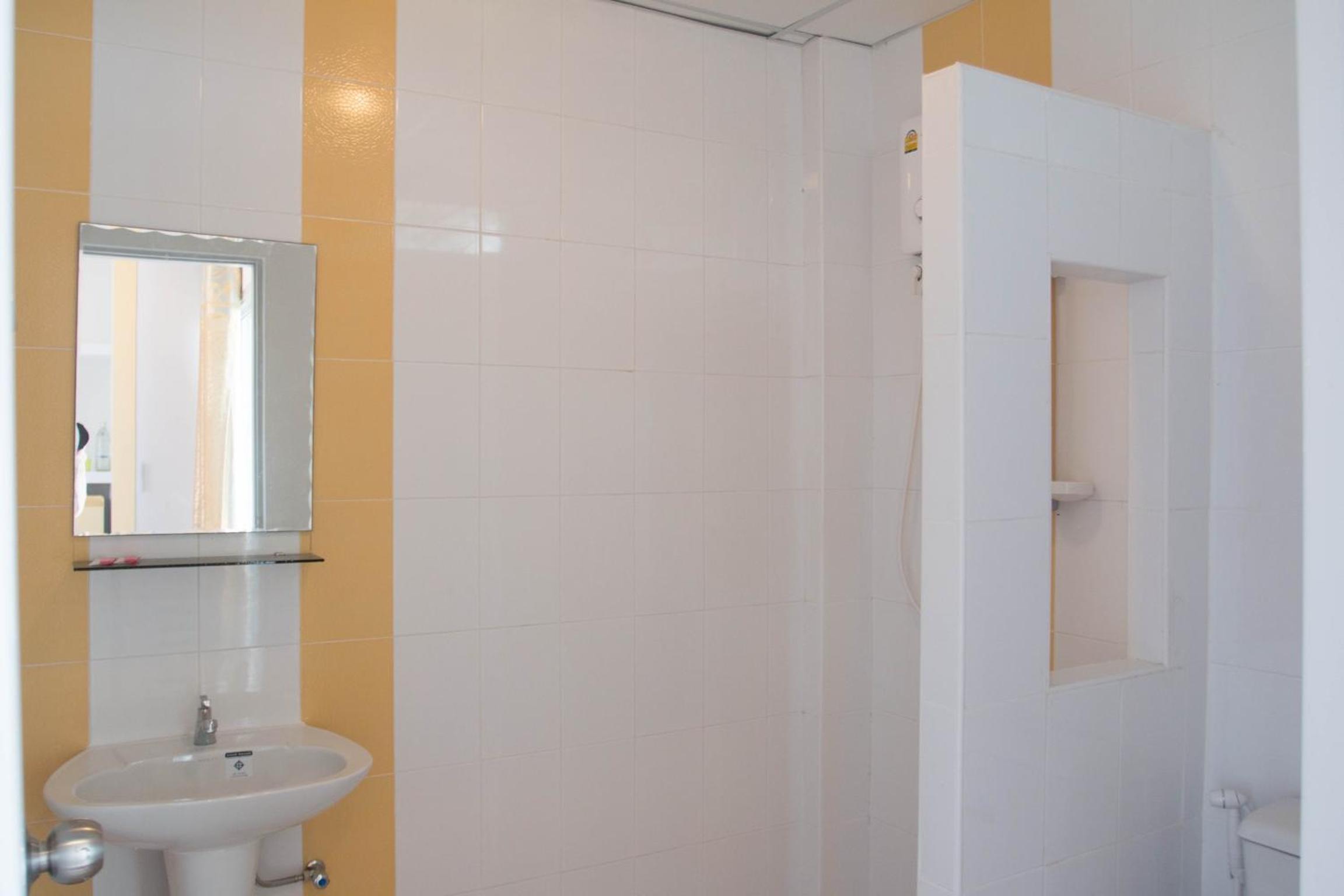 Standard Twin Room - Photo 3