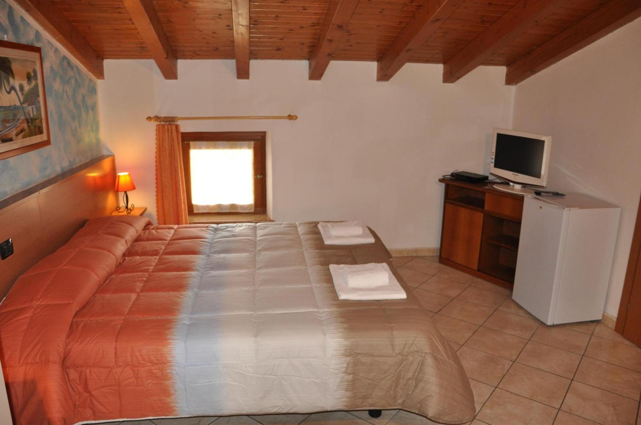 Double Room with Private Bathroom - Photo 1