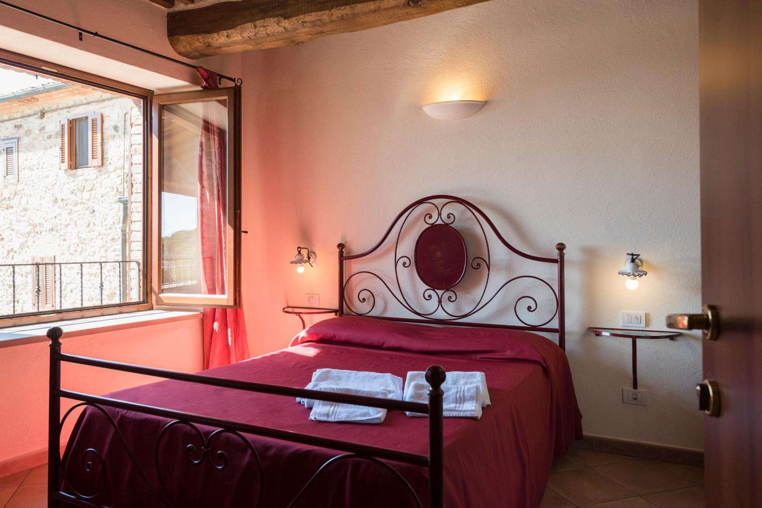 Double Room - Photo 6