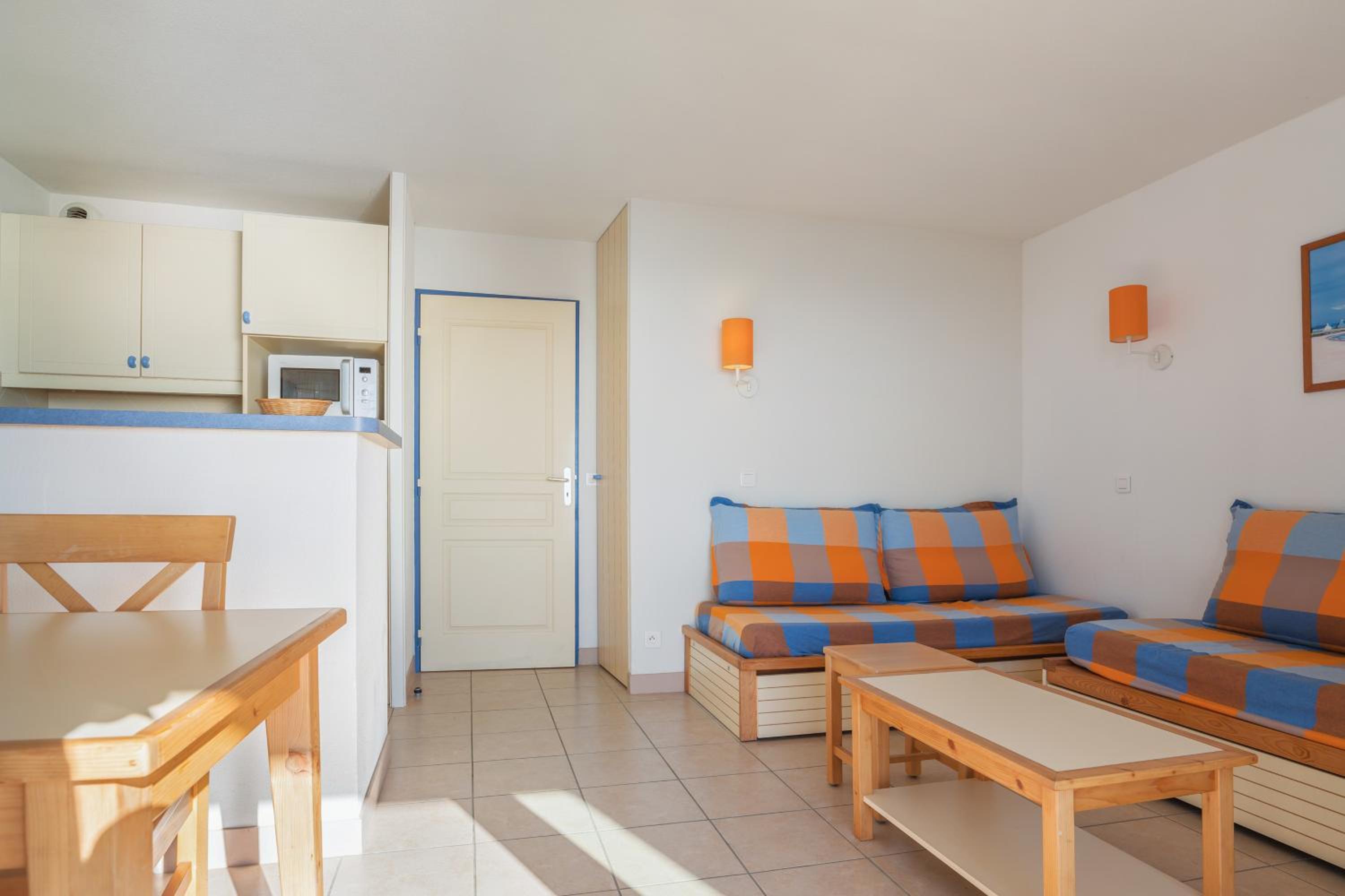 Select One-Bedroom Apartment (7 People) photo 1