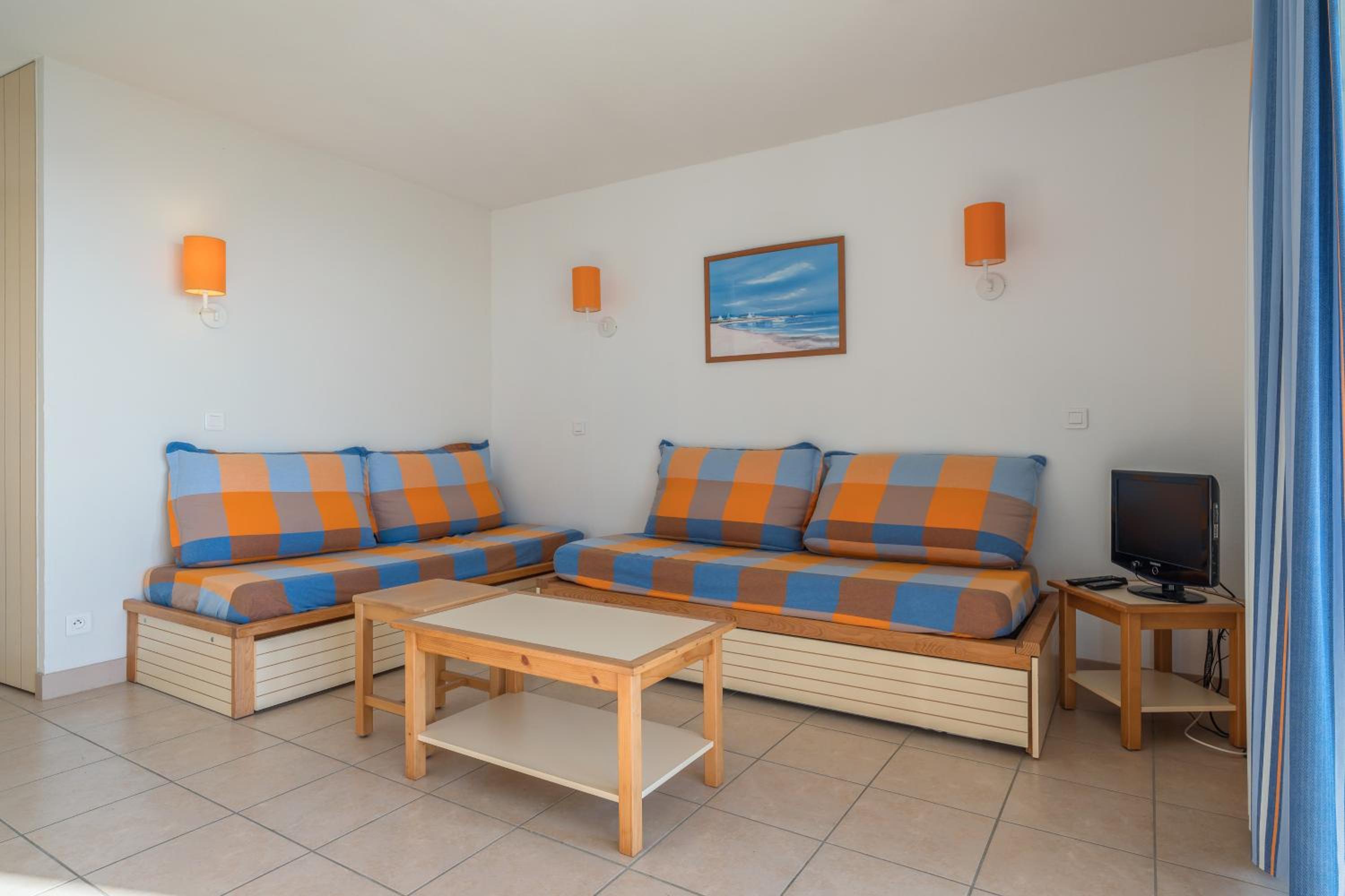 Select One-Bedroom Apartment (7 People) photo 3