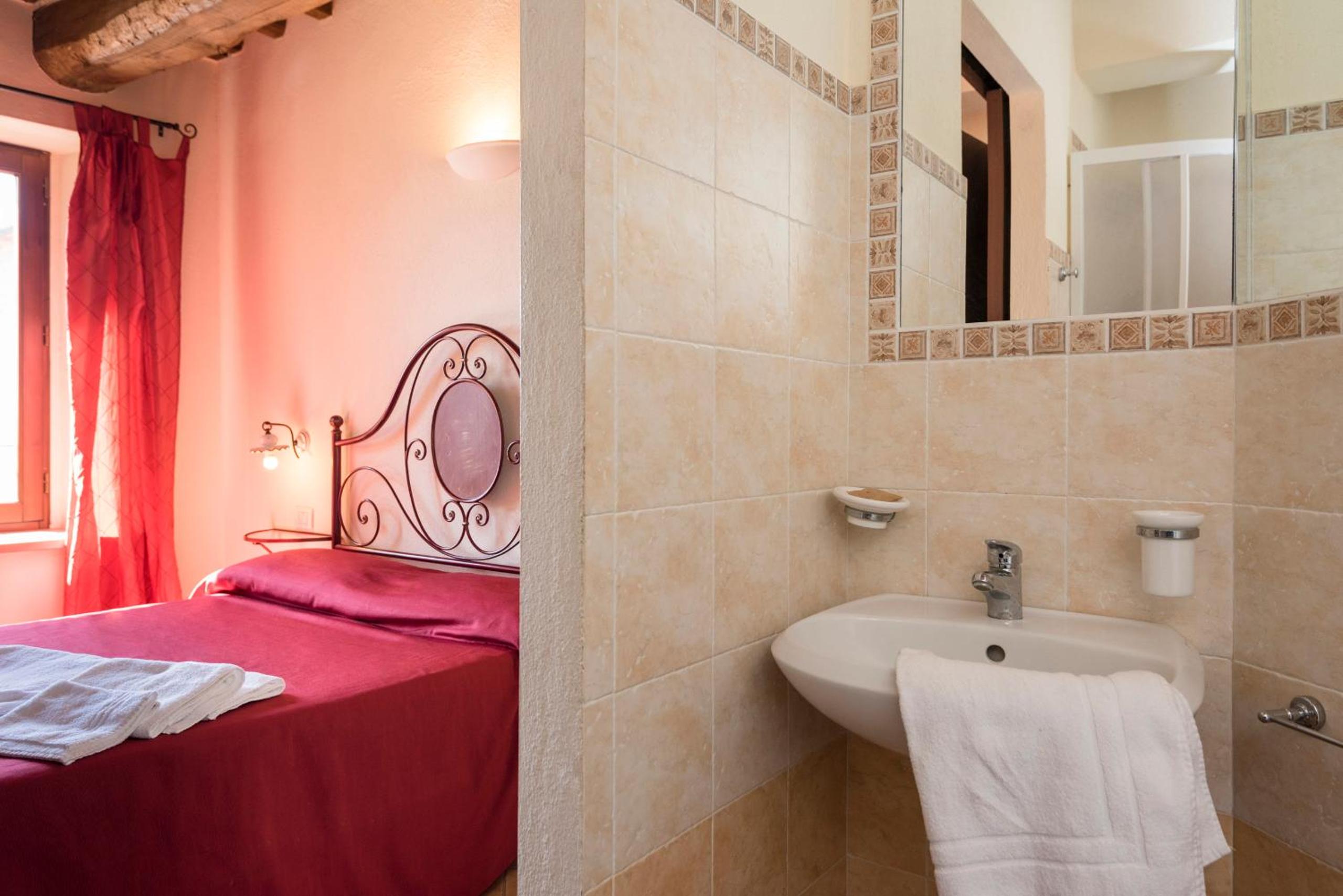Double Room - Photo 25