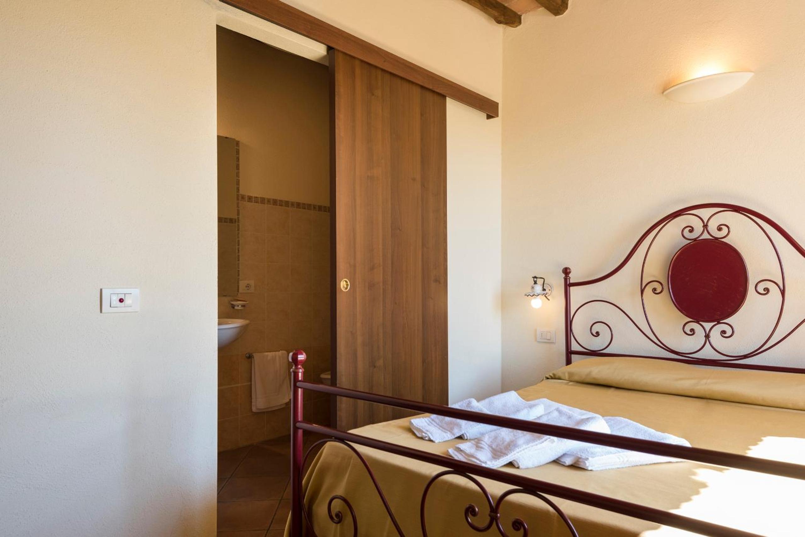 Double Room - Photo 28