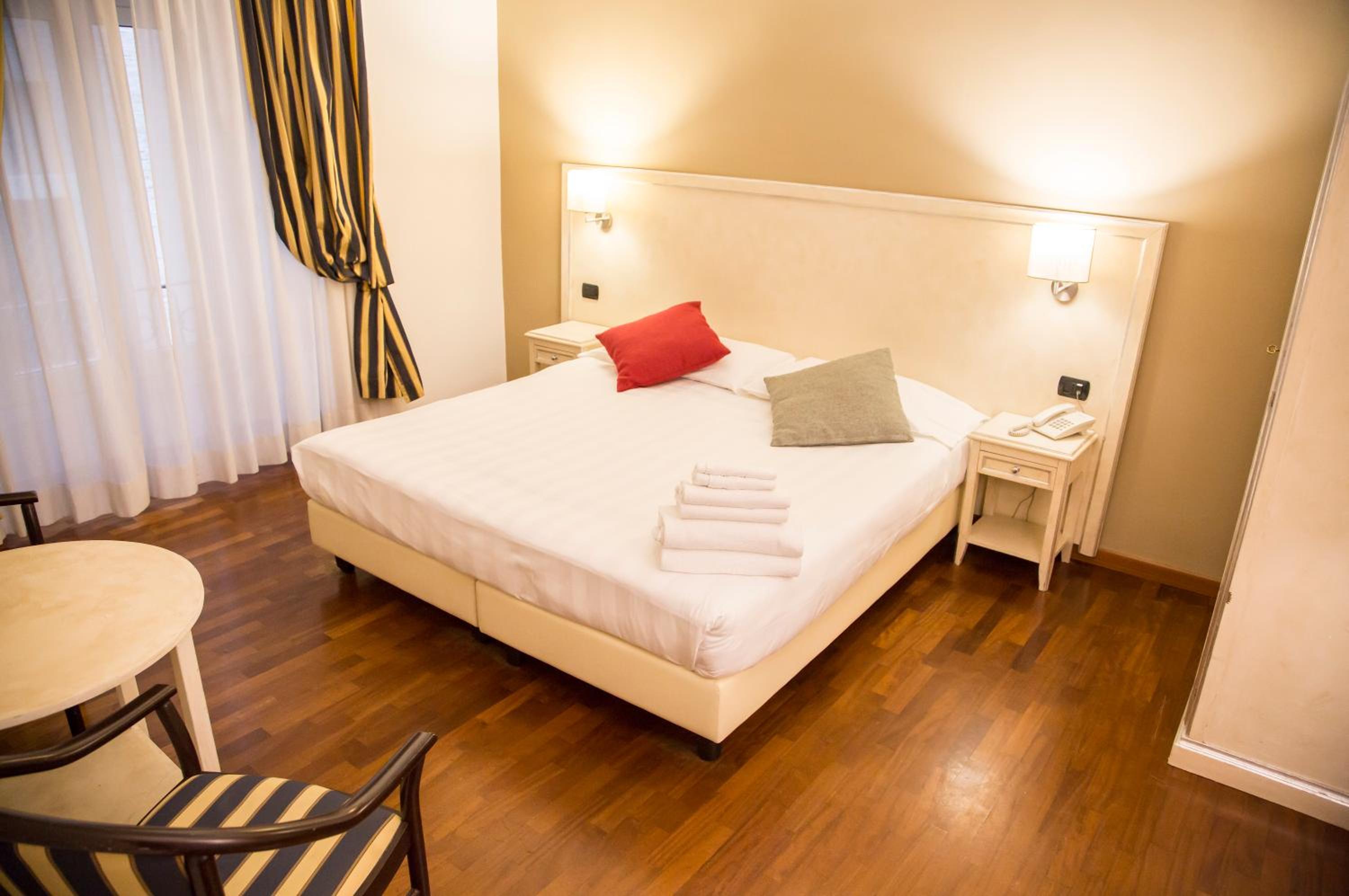 Standard Double or Twin Room photo 1