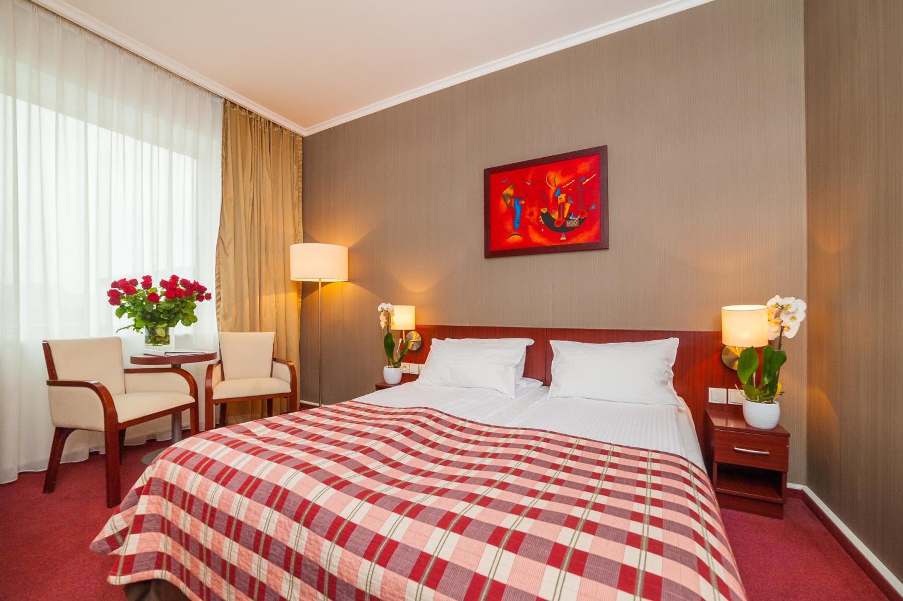Standard Queen Room
