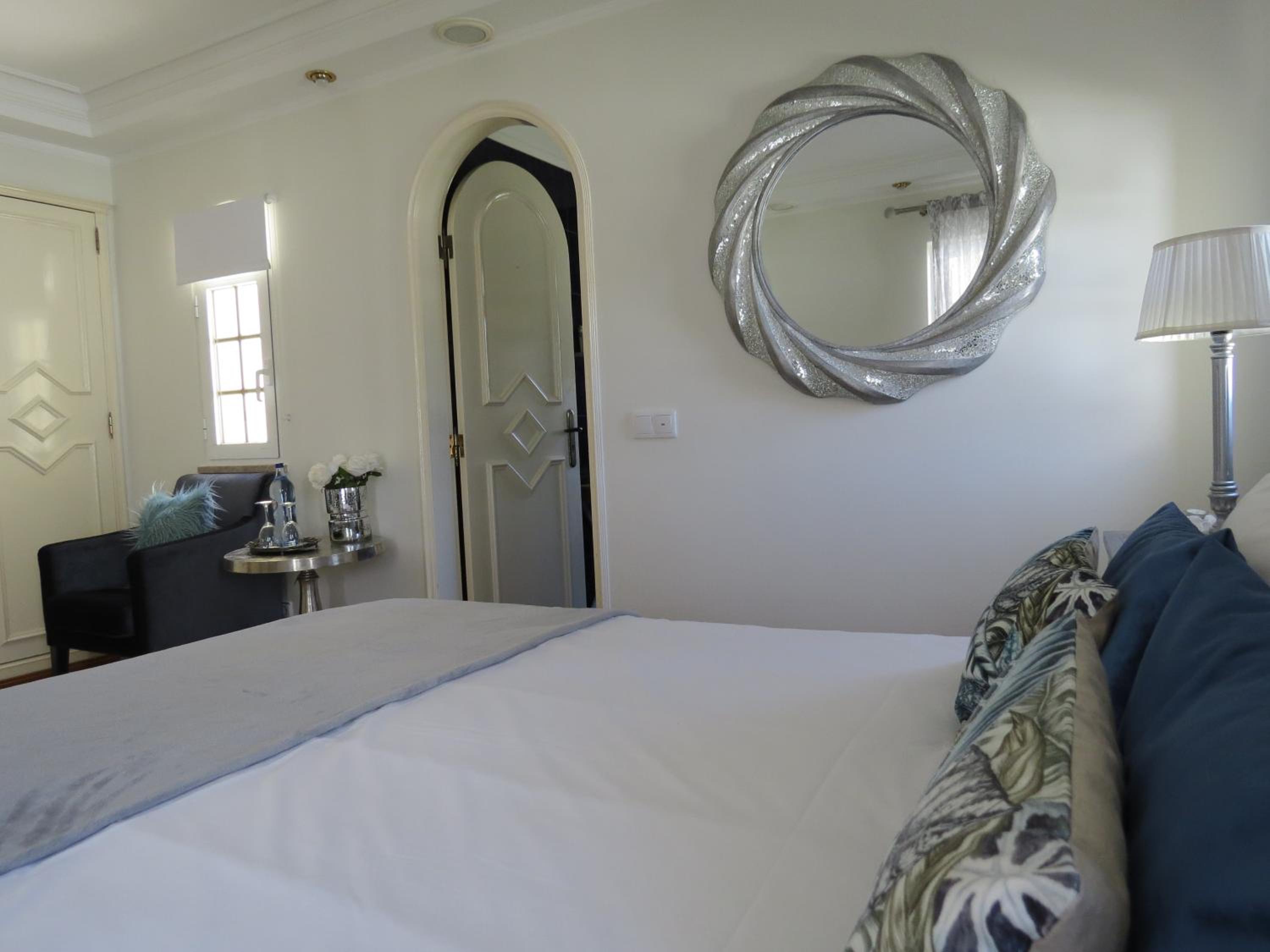 Suite - Photo 5