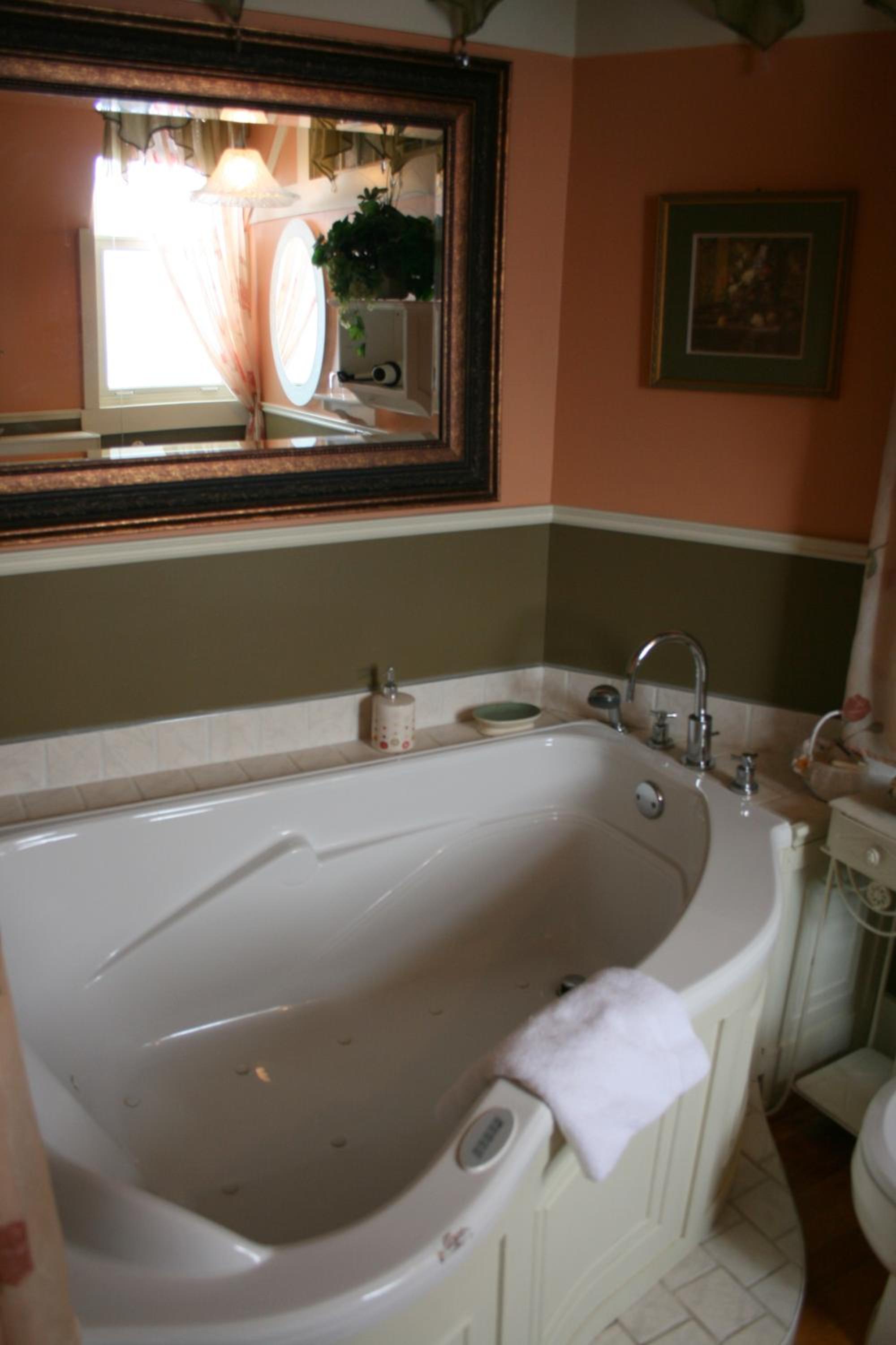 Superior Queen Room with Pool View photo 3
