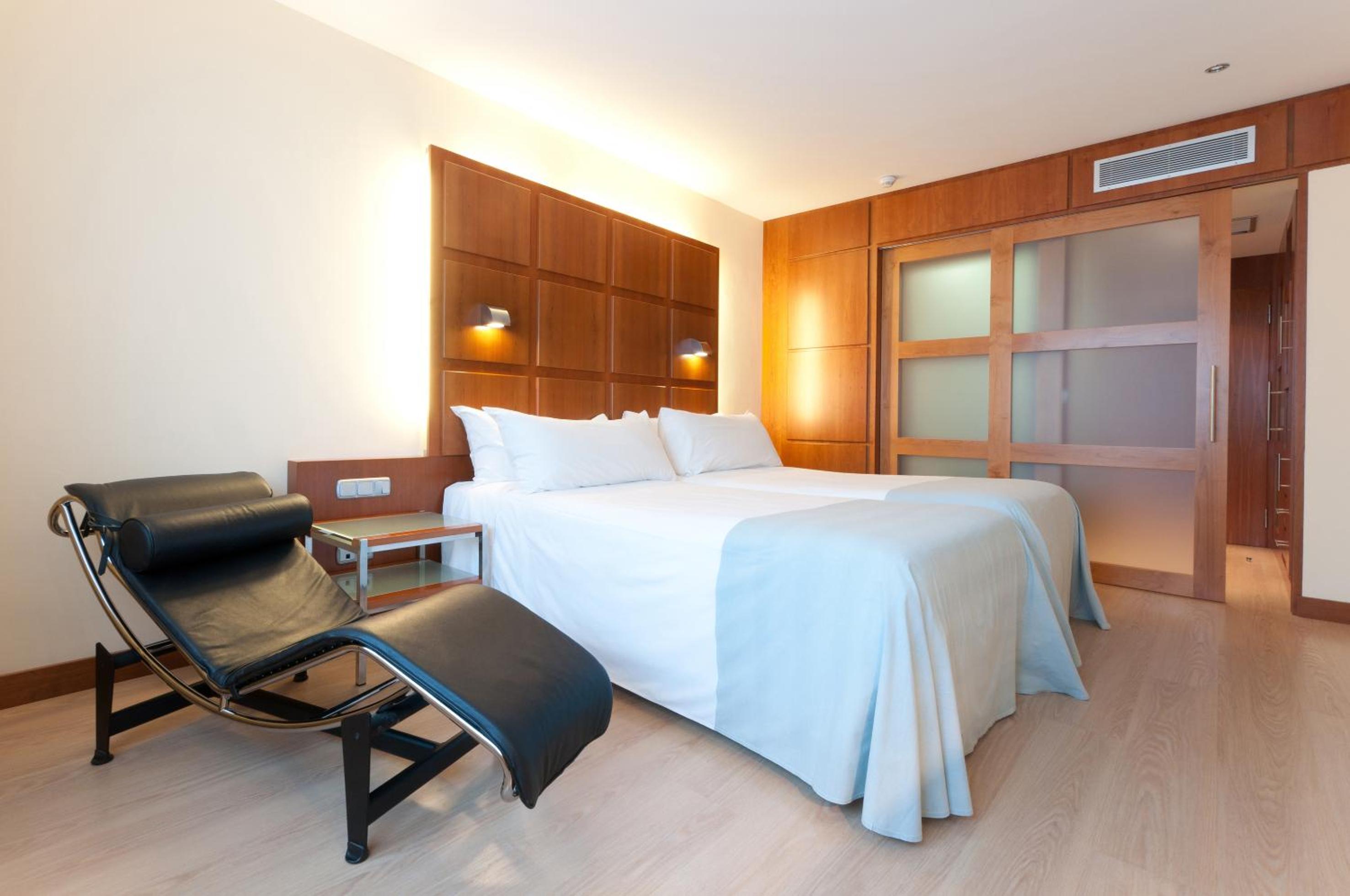Habitación Doble o Twin Premium con Traslado al Aeropuerto (2 Adultos)