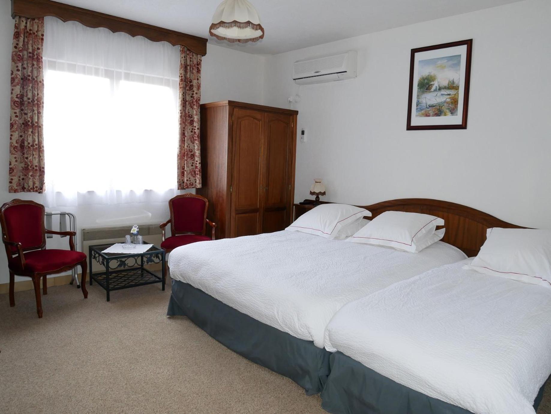 Triple Room (2 Adults + 1 Child) - Photo 1
