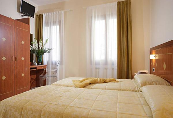 Double or Twin Room photo 2