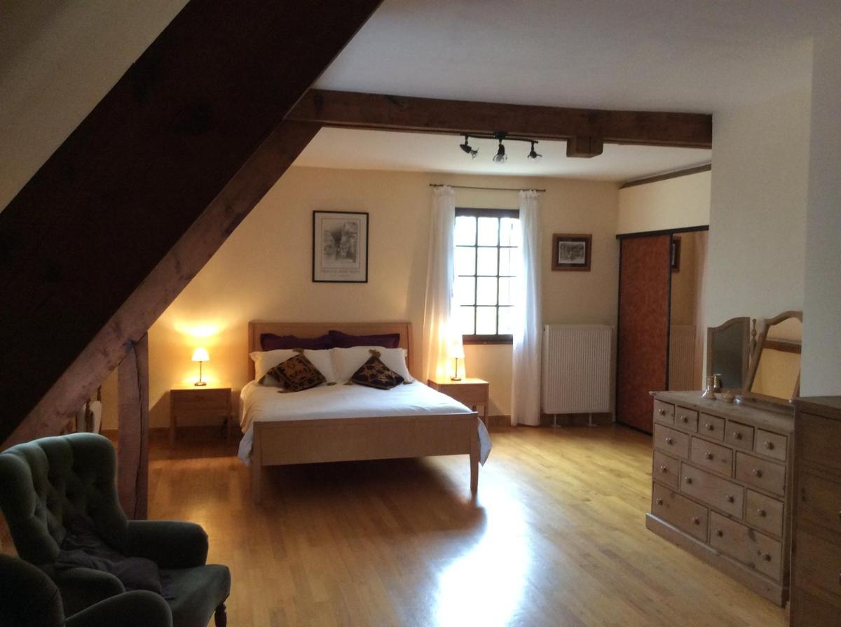 Deluxe Double Room (2 Adults + 1 Child) photo 3