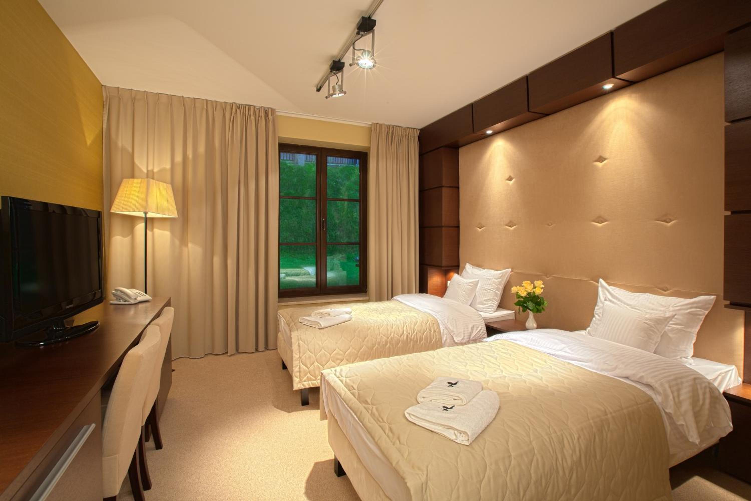 Double or Twin Room - Photo 6