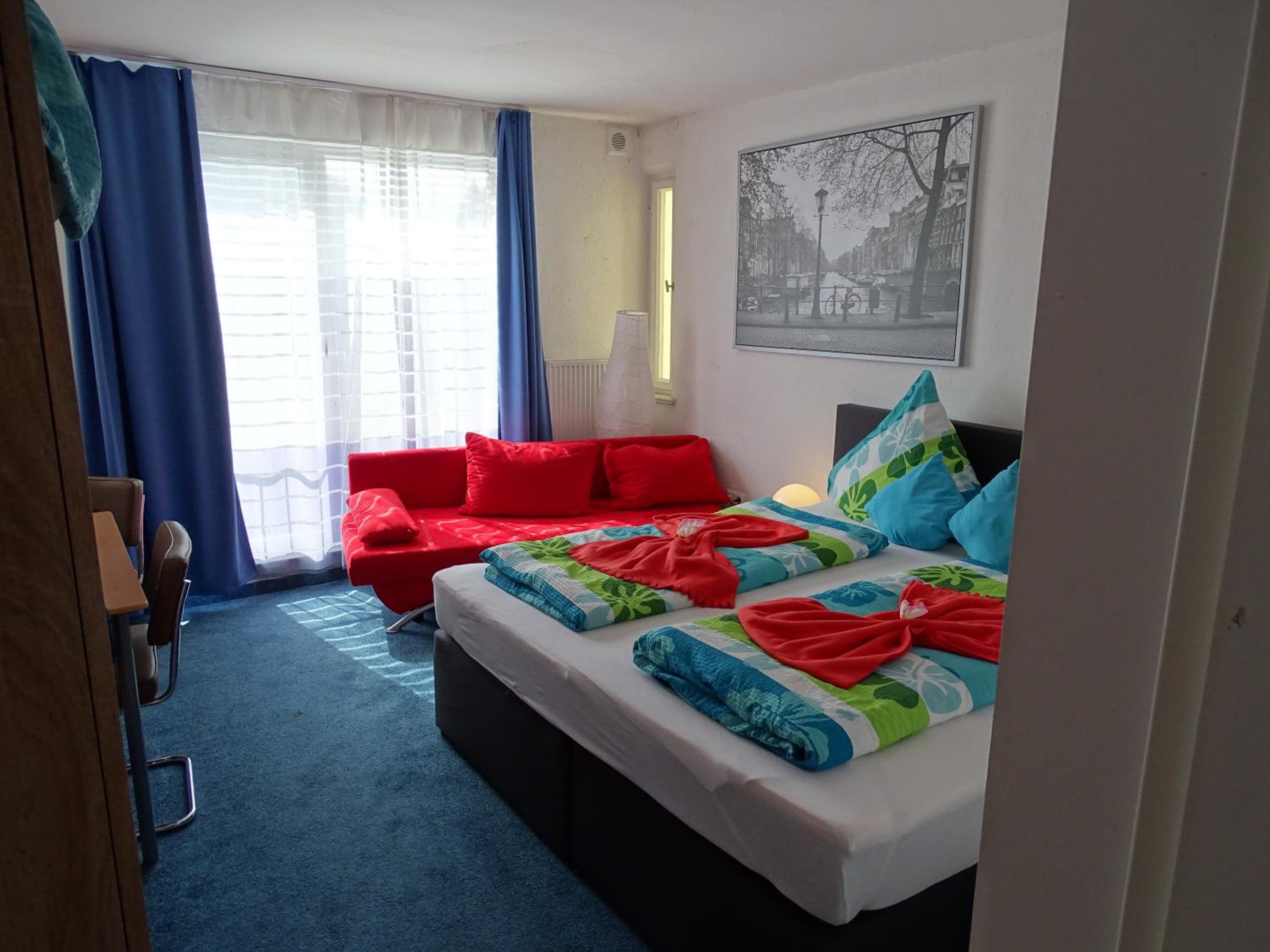 Double Room with Private Bathroom - Photo 12
