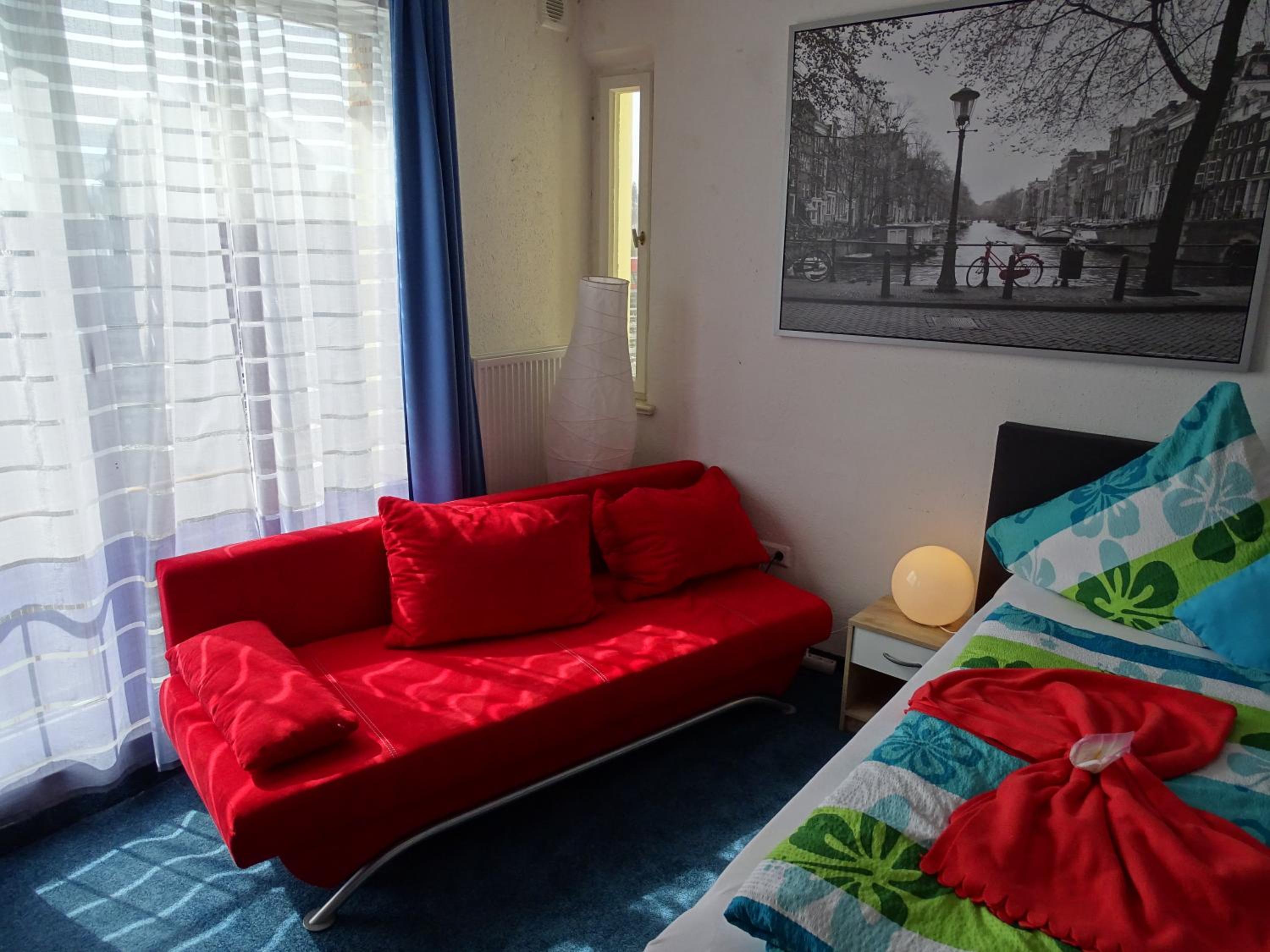 Double Room with Private Bathroom - Photo 11