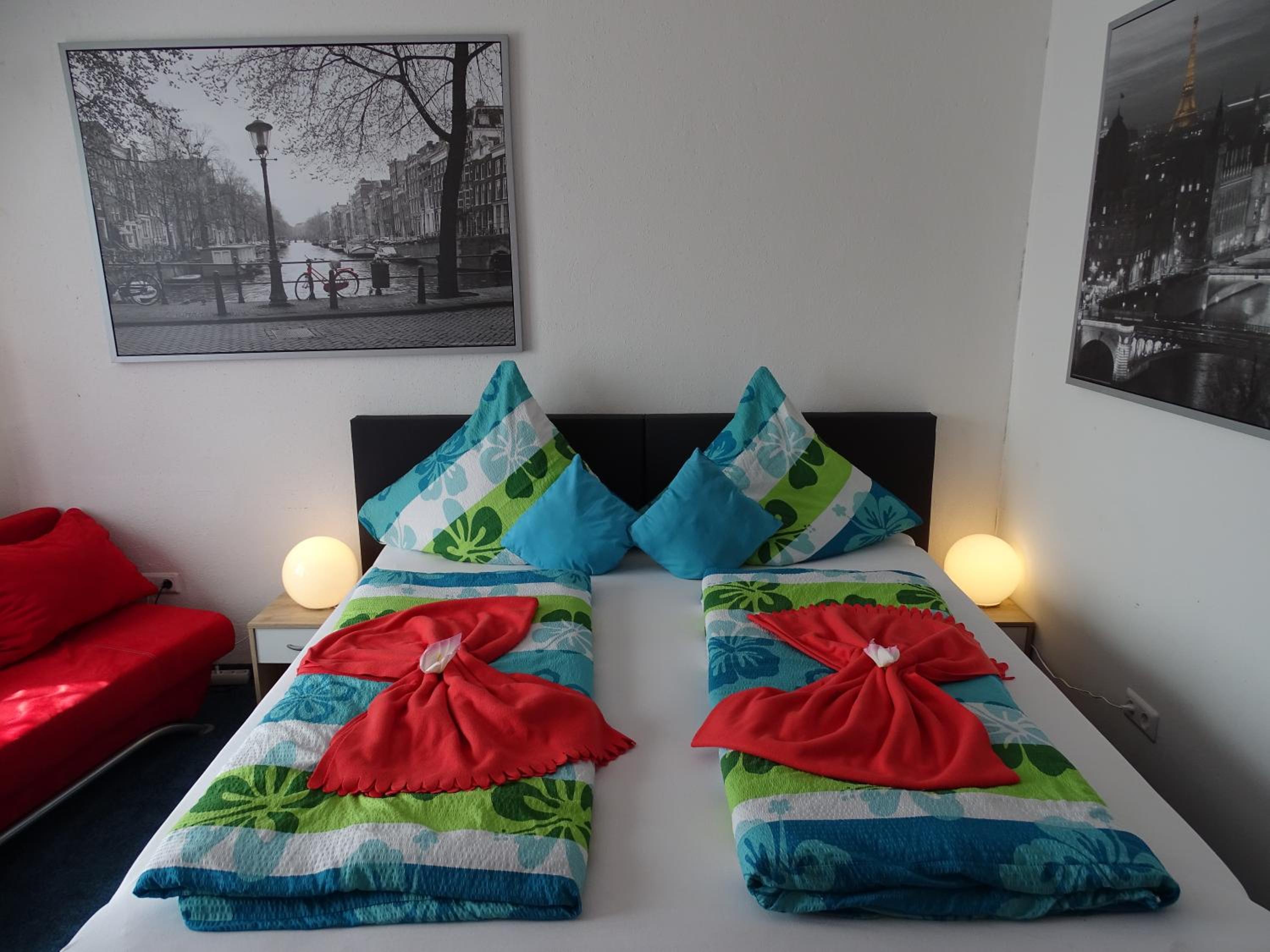 Double Room with Private Bathroom - Photo 1