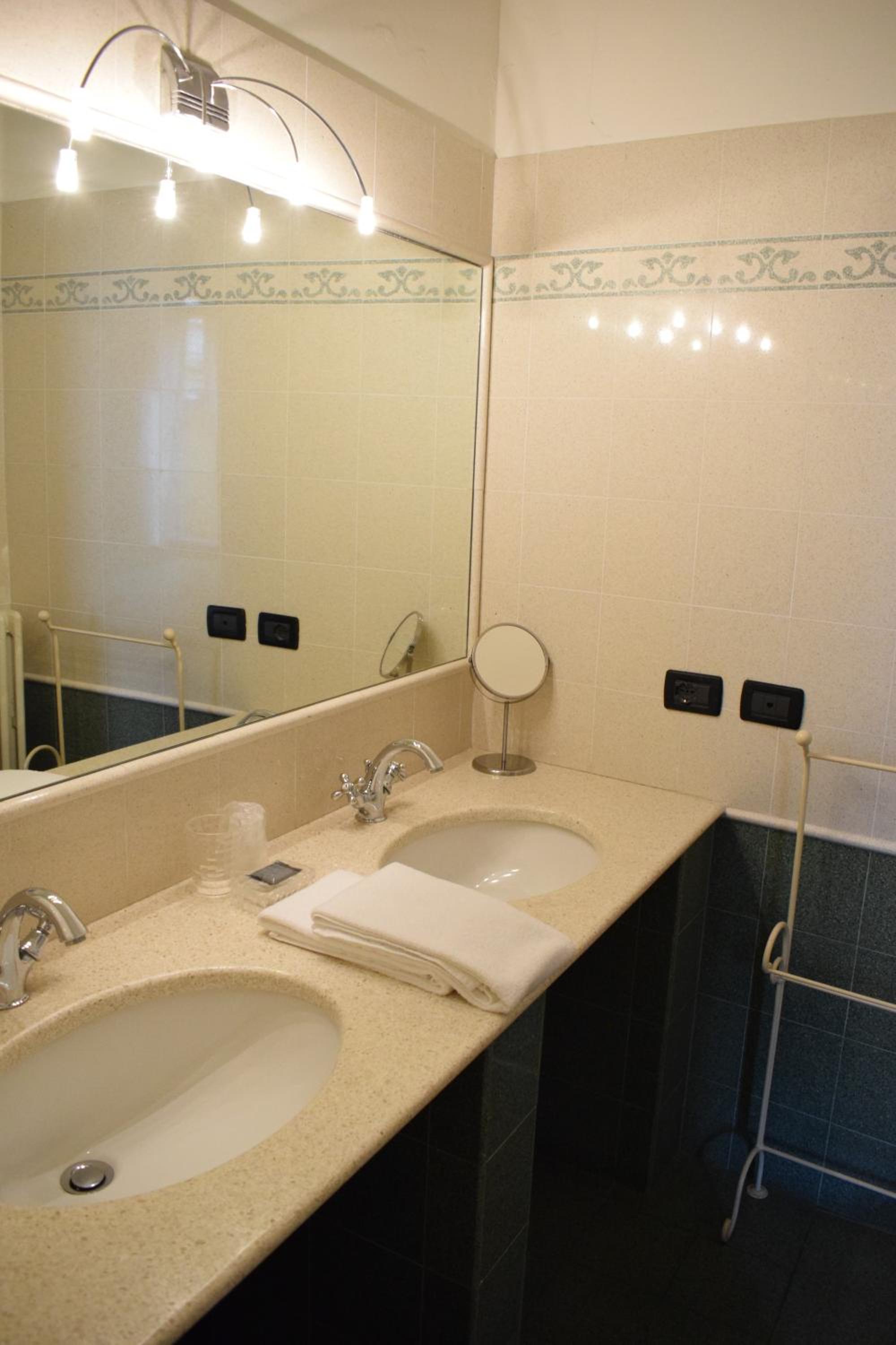 Double Room - Photo 4