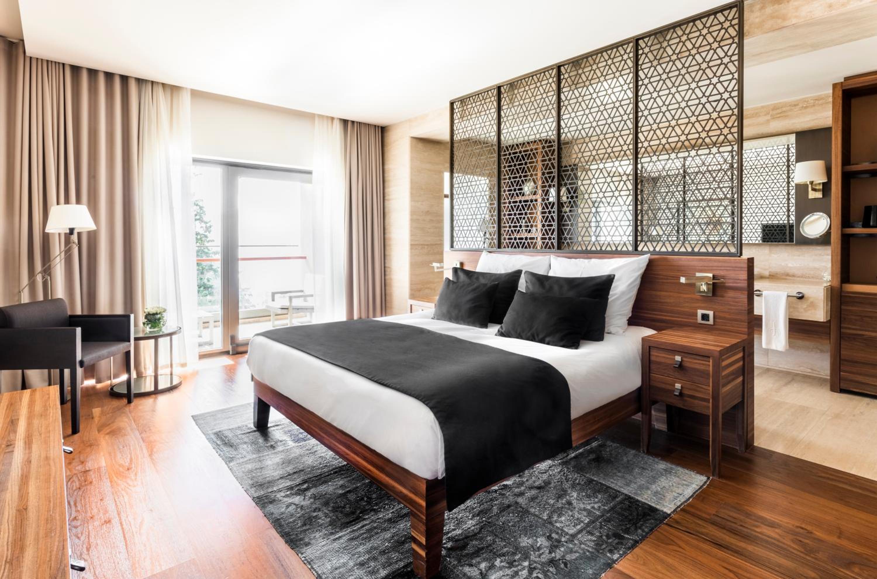 Deluxe Room with Land View - Photo 5