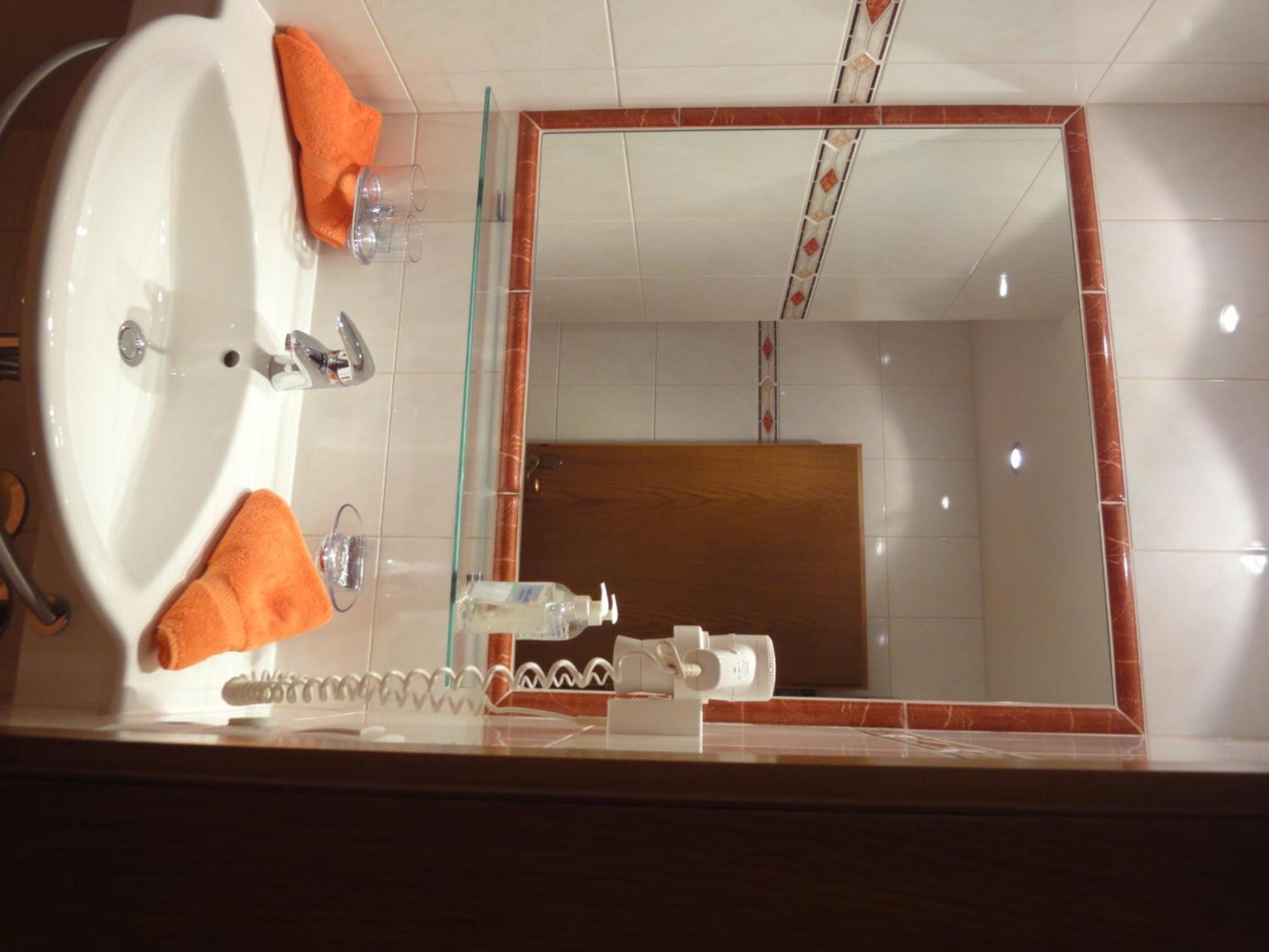Double Room - Photo 6