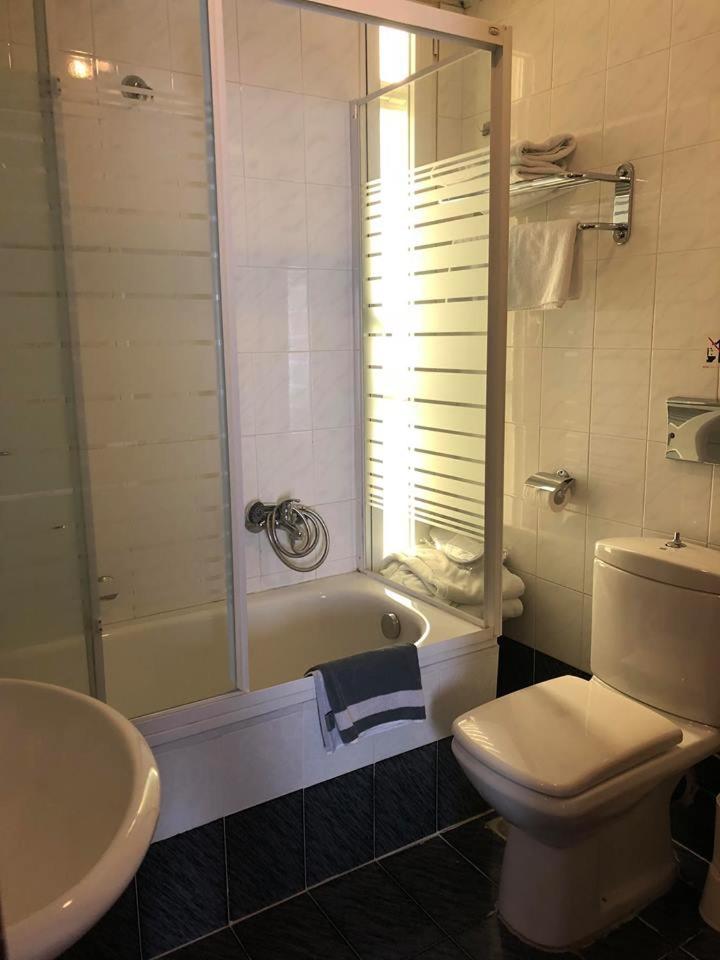 Junior Suite with Pool View - Photo 2
