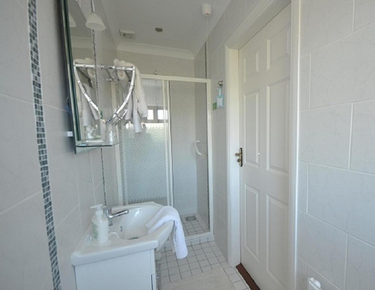 Family Room (4 Adults) photo 2