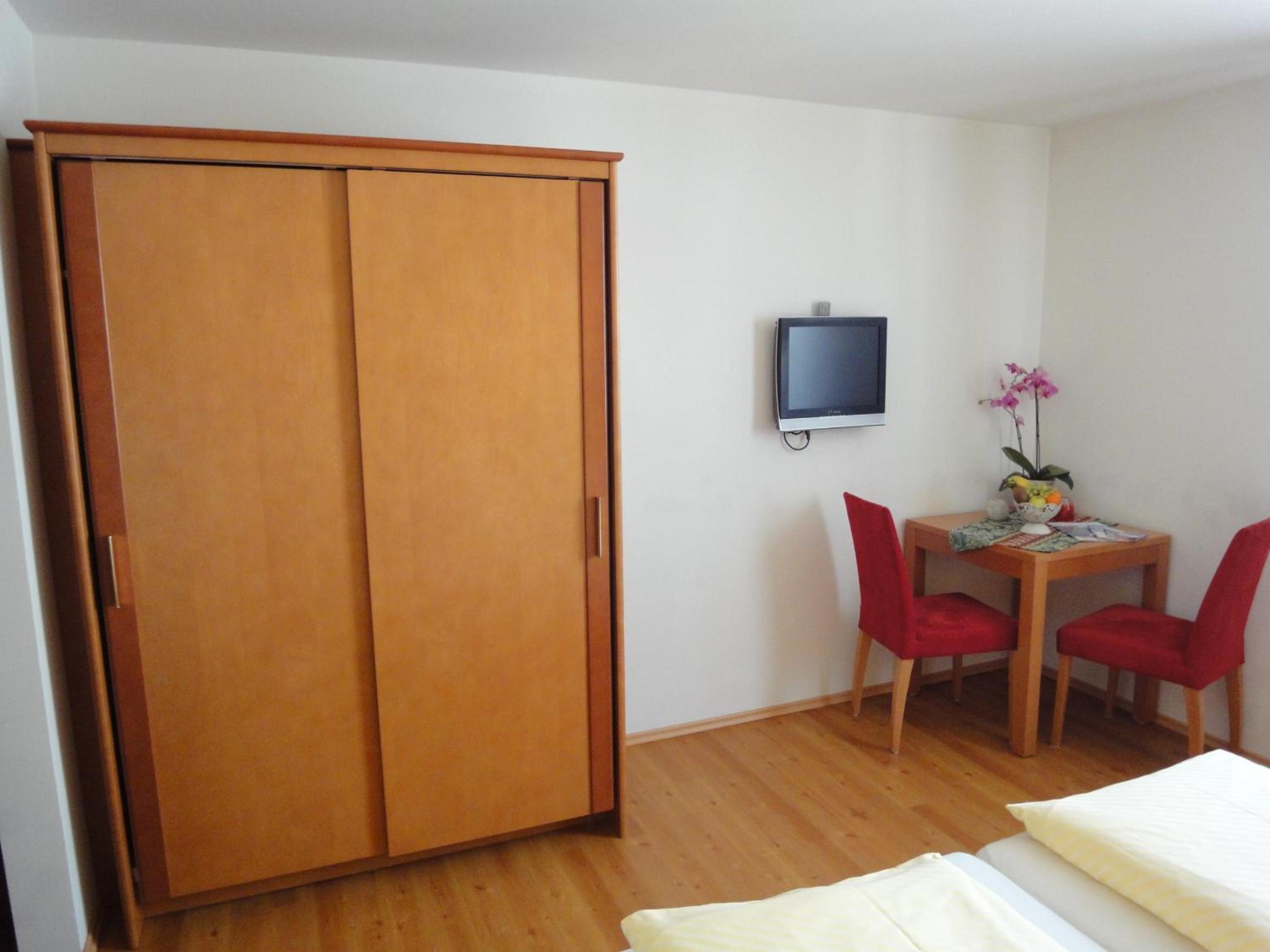 Double Room - Photo 9