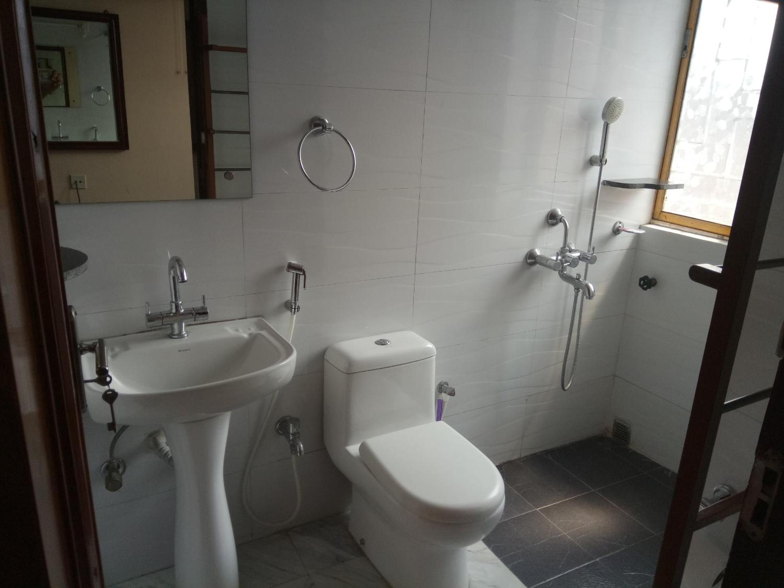 Deluxe Double Room - Photo 11