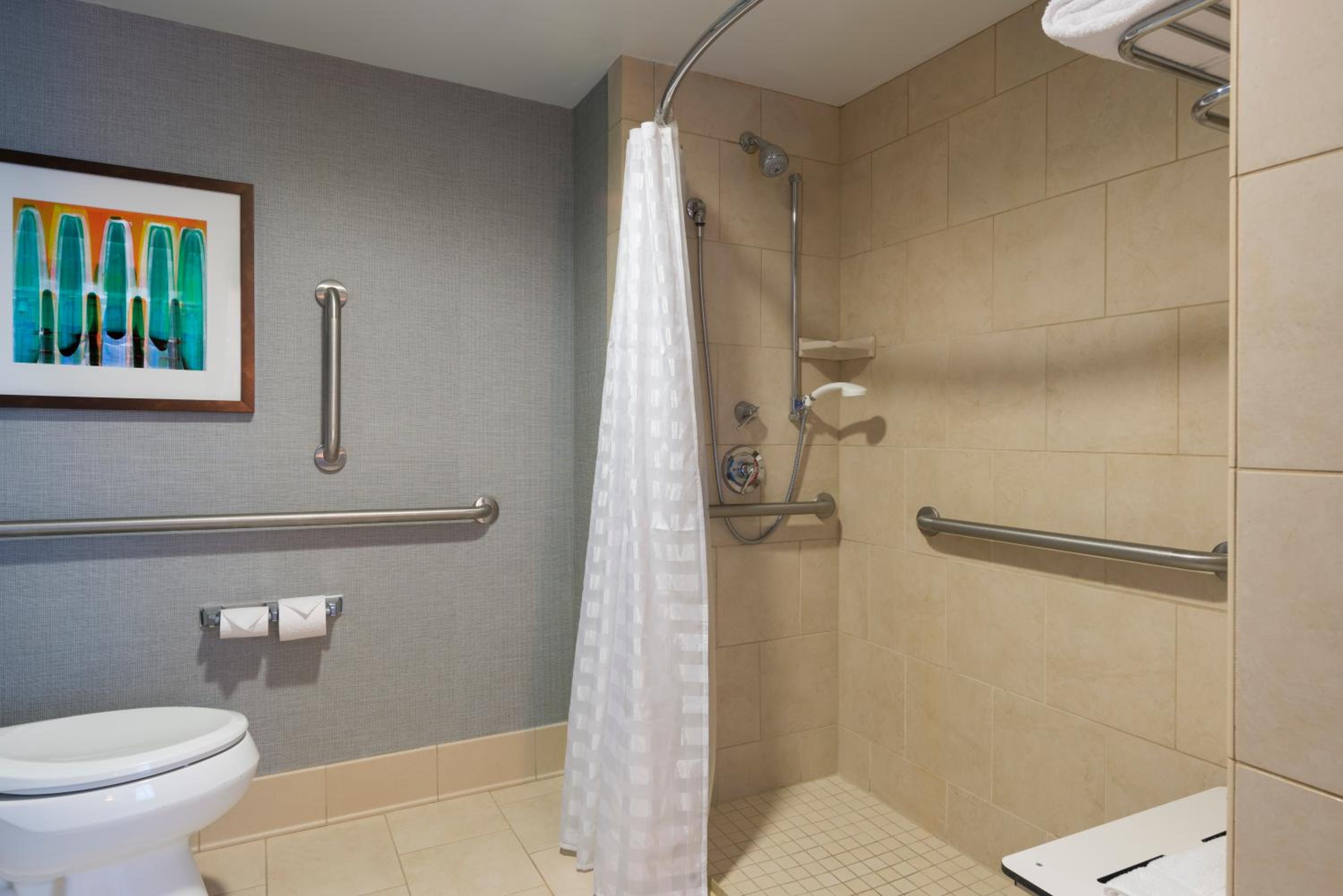 King Room with Sofa Bed and Accessible Tub - Disability Access - Photo 9