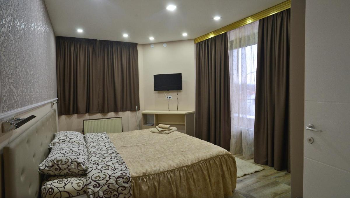 Deluxe Double Room (2 Adults + 1 Child) photo 2