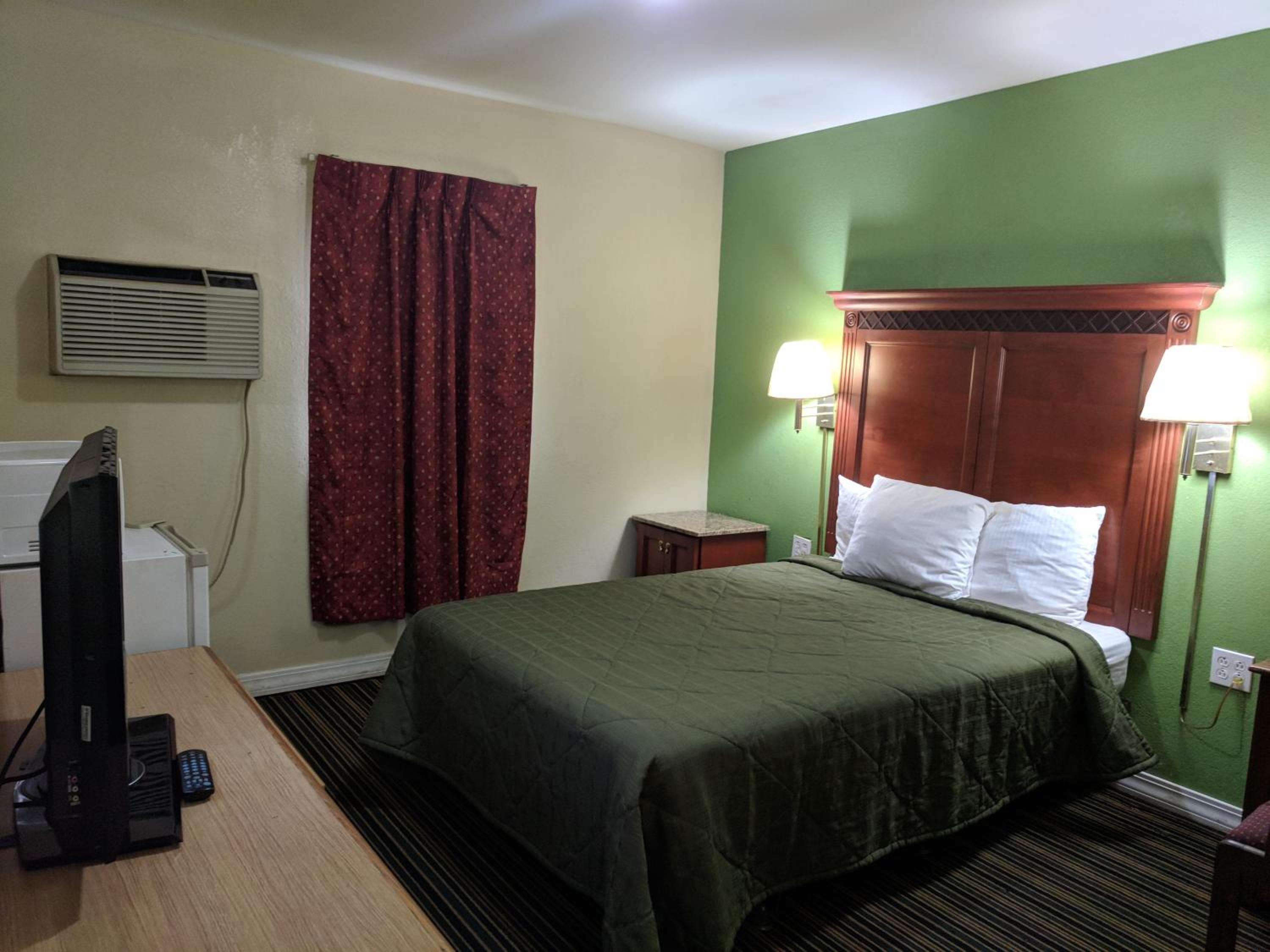 Standard Queen Room photo 3