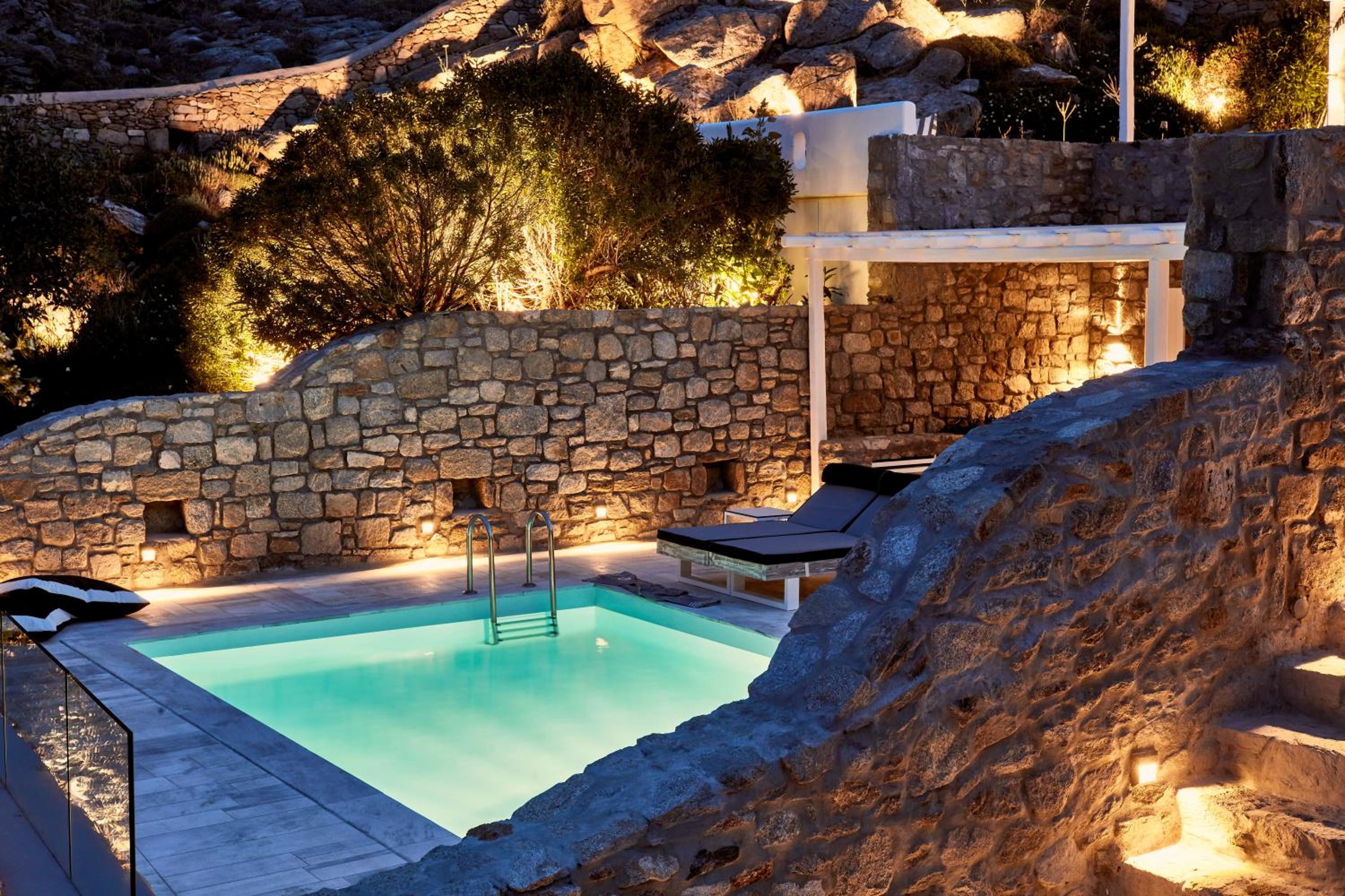 Two-Bedroom Suite with Private Pool and Sea View - Photo 10